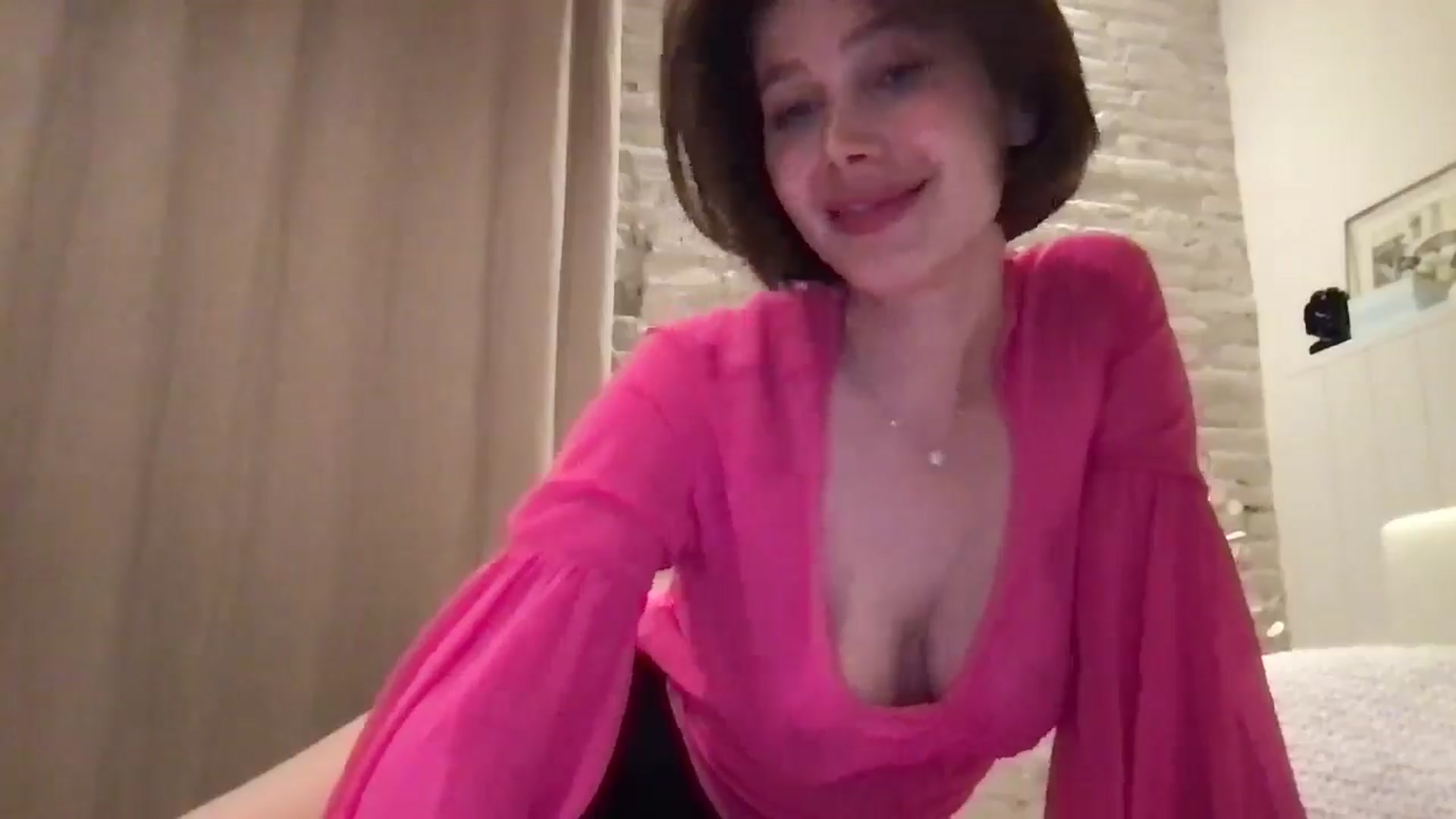 Gallery image thumbnail from LaLune's myfreecams stream on, 04/04/2026, 21:21 image 14 of 20