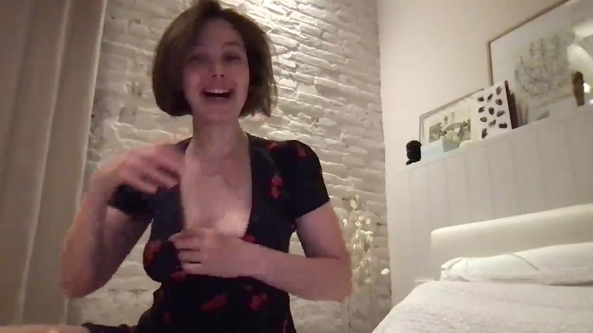 Gallery image thumbnail from LaLune's myfreecams stream on, 04/14/2026, 21:15 image 6 of 20