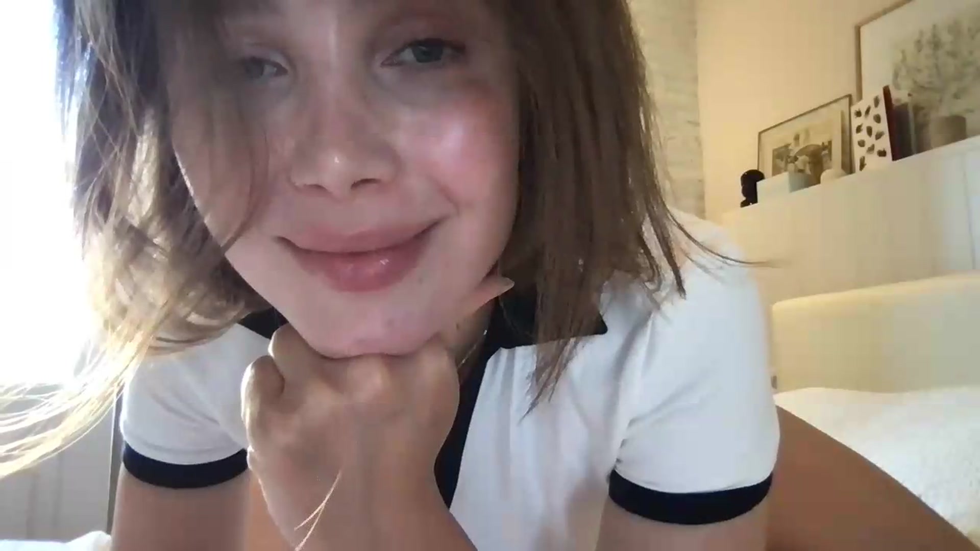 Gallery image thumbnail from LaLune's myfreecams stream on, 05/27/2026, 16:37 image 15 of 20