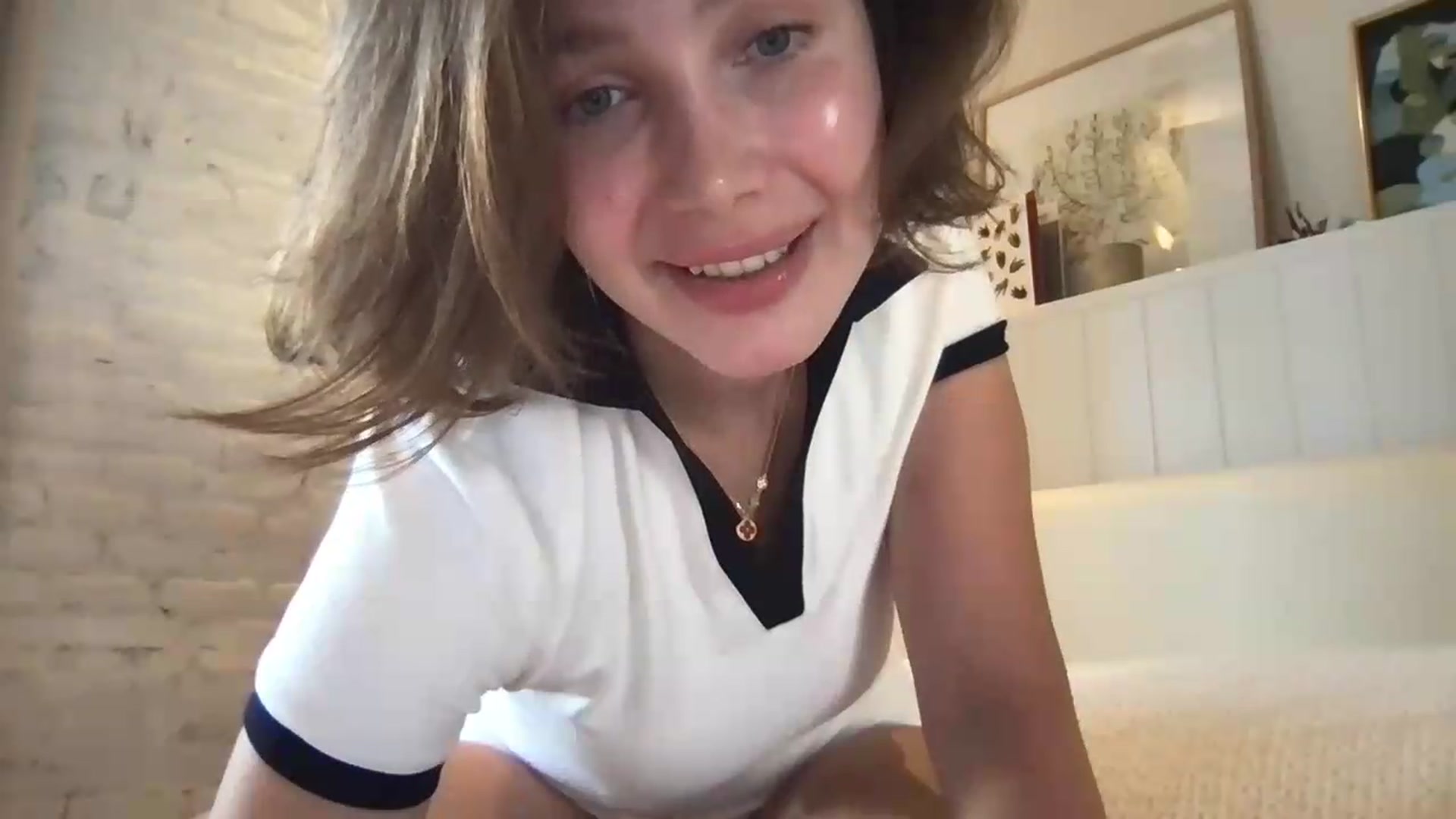 Gallery image thumbnail from LaLune's myfreecams stream on, 05/27/2026, 16:37 image 9 of 20