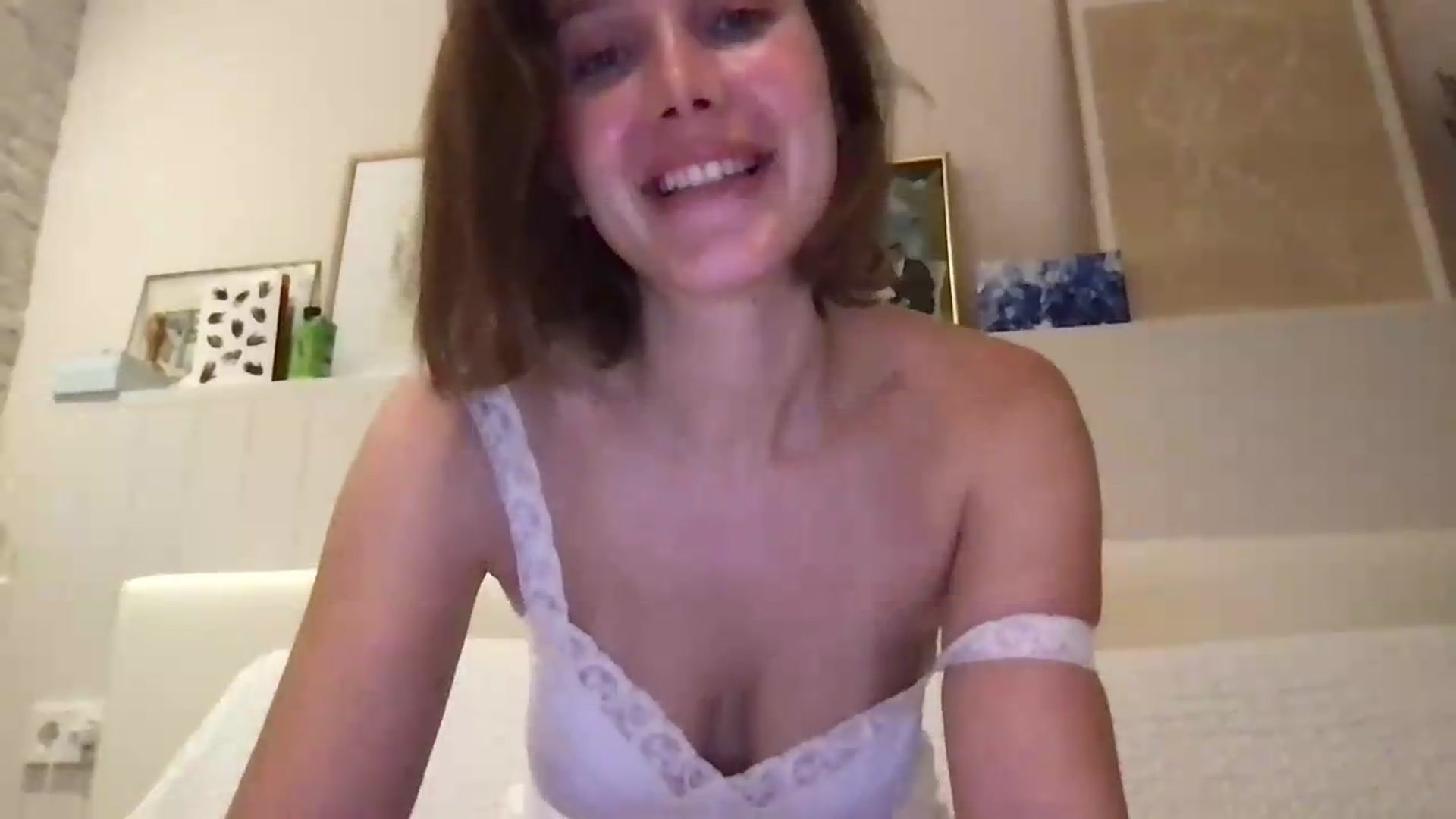 Gallery image thumbnail from LaLune's myfreecams stream on, 06/24/2026, 21:03 image 5 of 20
