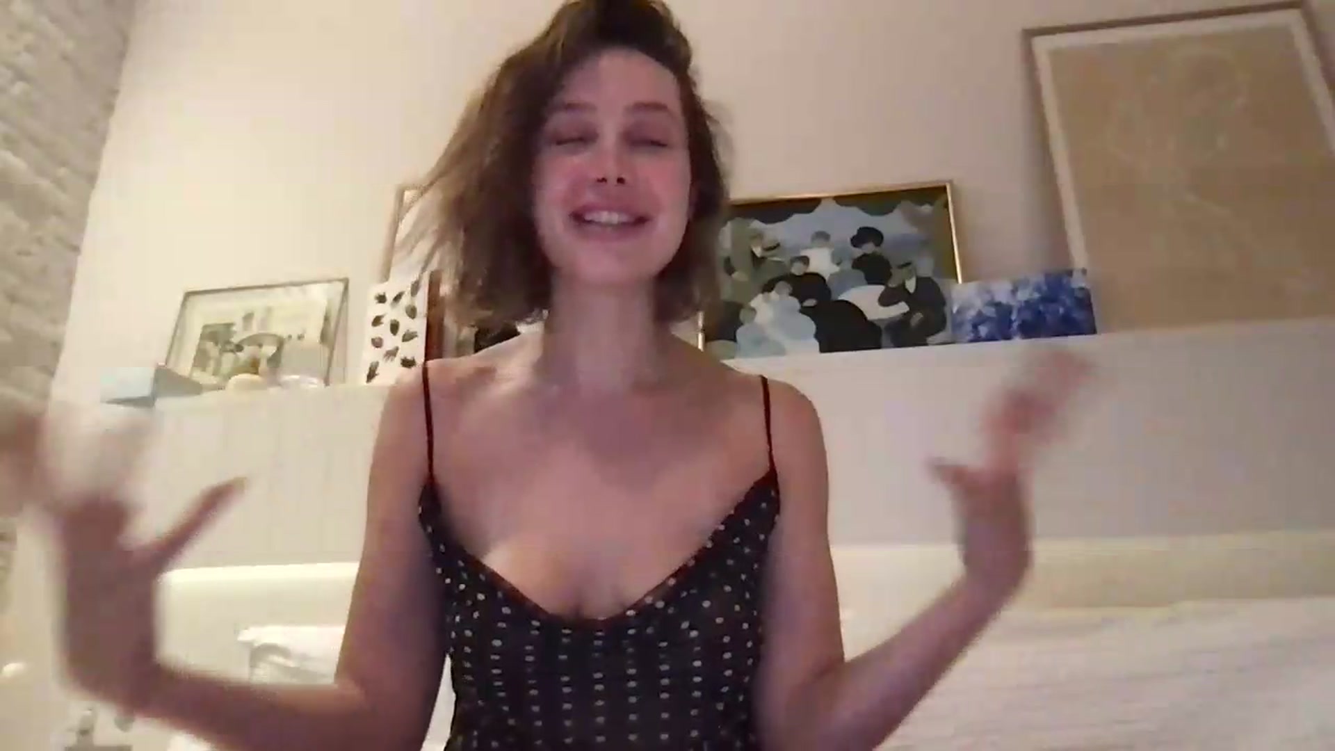 Gallery image thumbnail from LaLune's myfreecams stream on, 07/18/2026, 19:13 image 17 of 20