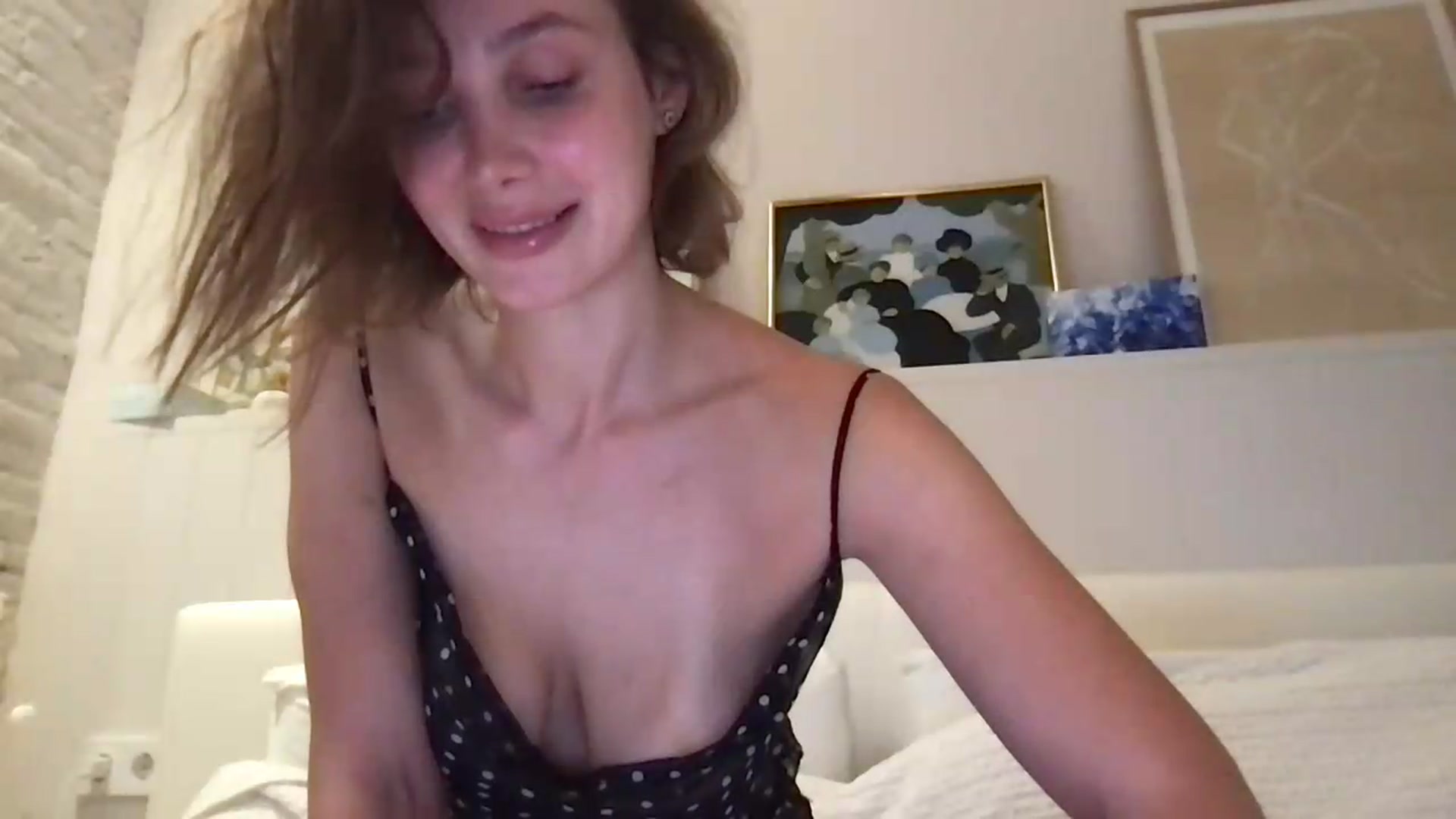Gallery image thumbnail from LaLune's myfreecams stream on, 07/18/2026, 19:13 image 4 of 20