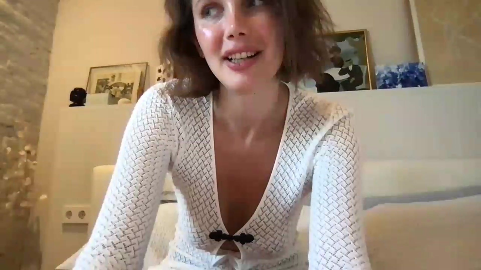 Gallery image thumbnail from LaLune's myfreecams stream on, 07/31/2026, 17:10 image 12 of 20