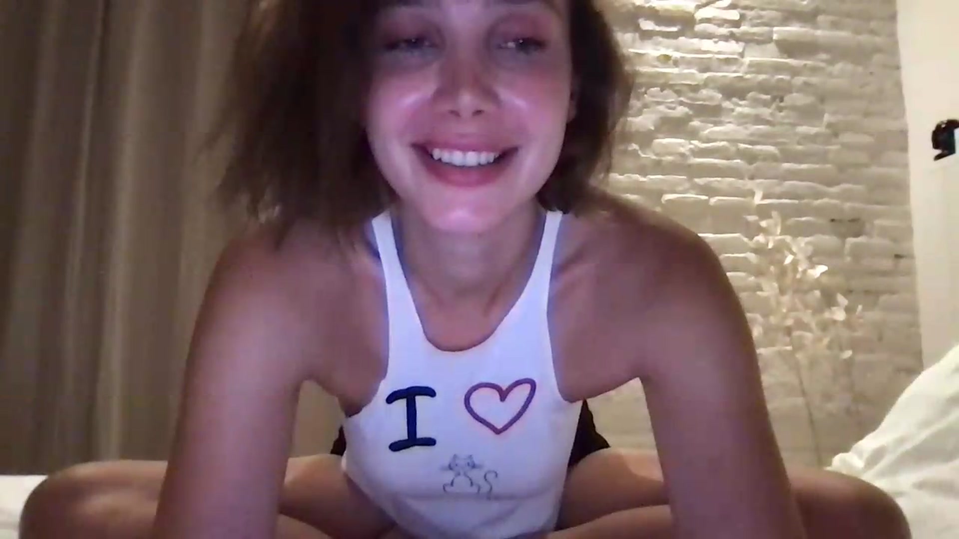 Gallery image thumbnail from LaLune's myfreecams stream on, 08/15/2026, 21:19 image 3 of 20