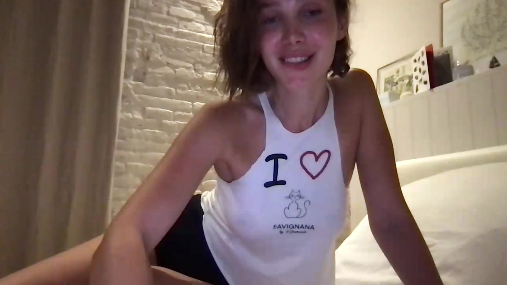 Gallery image thumbnail from LaLune's myfreecams stream on, 08/15/2026, 21:19 image 17 of 20