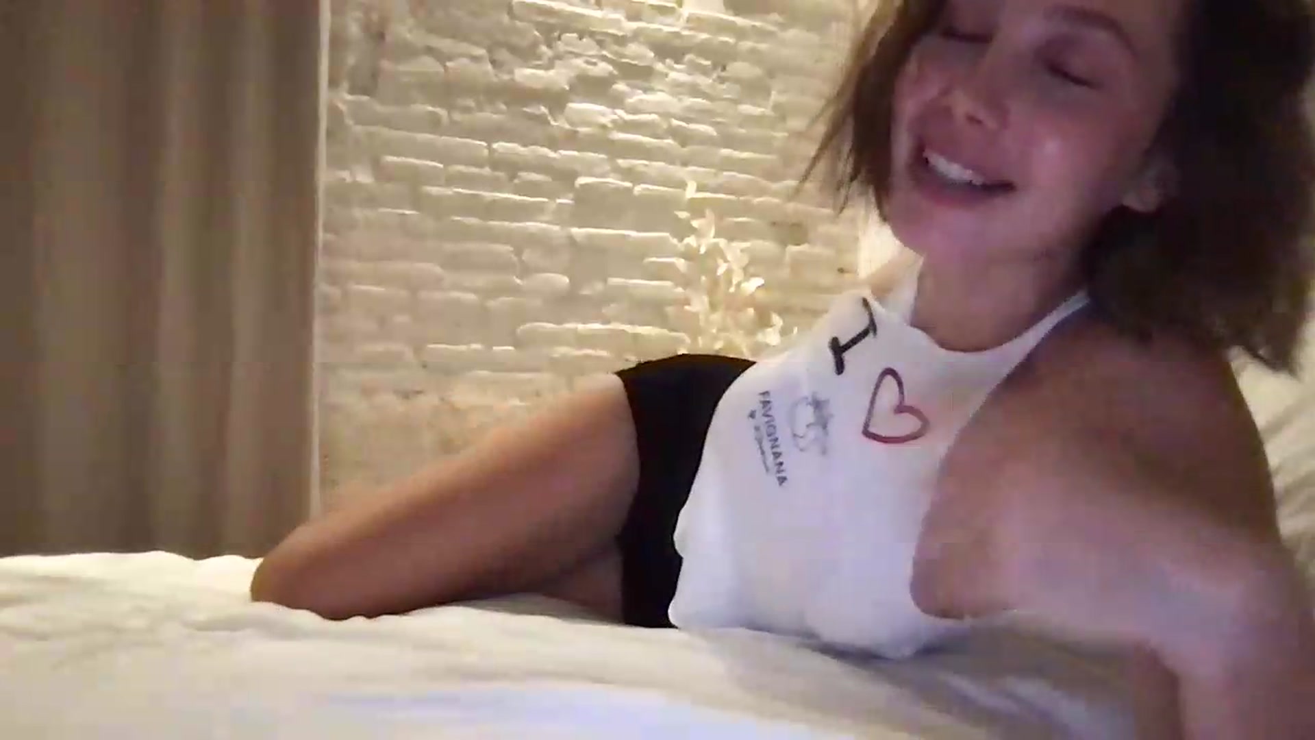 Gallery image thumbnail from LaLune's myfreecams stream on, 08/15/2026, 21:19 image 7 of 20