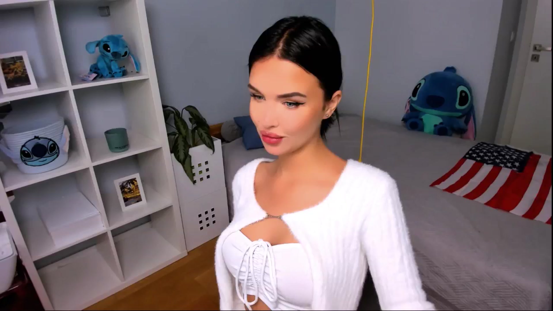 Gallery image thumbnail from LaNuitTresor's myfreecams stream on, 10/21/2024, 13:13 image 3 of 20