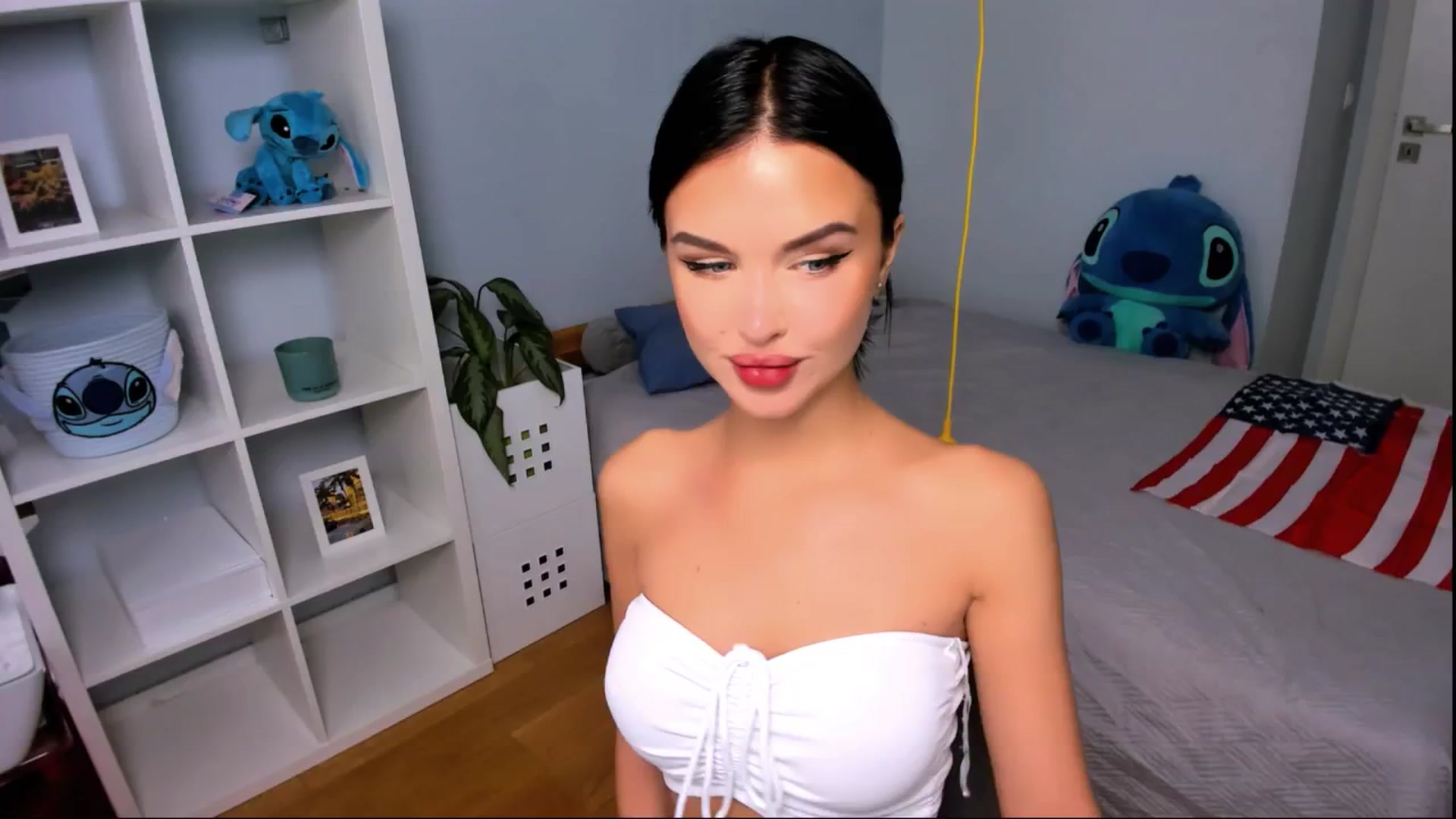Gallery image thumbnail from LaNuitTresor's myfreecams stream on, 10/21/2024, 13:13 image 16 of 20