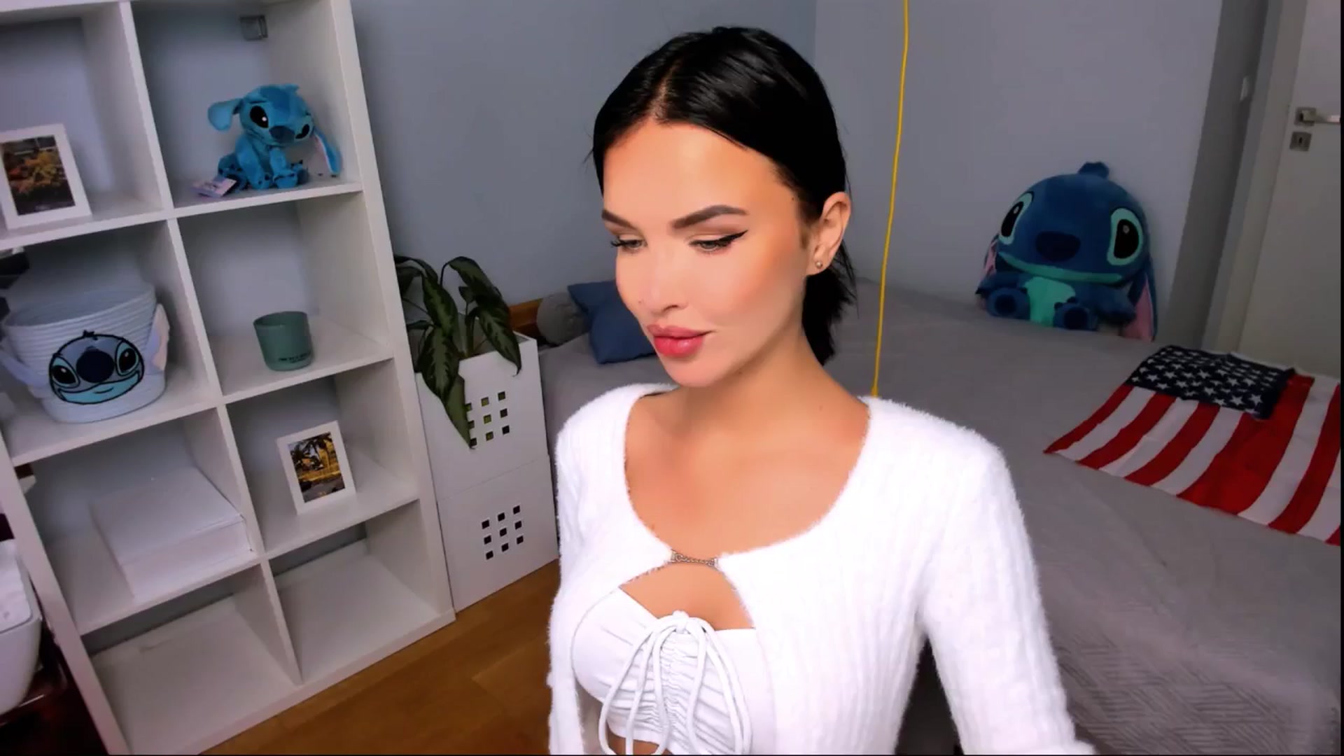 Gallery image thumbnail from LaNuitTresor's myfreecams stream on, 10/21/2024, 13:13 image 1 of 20
