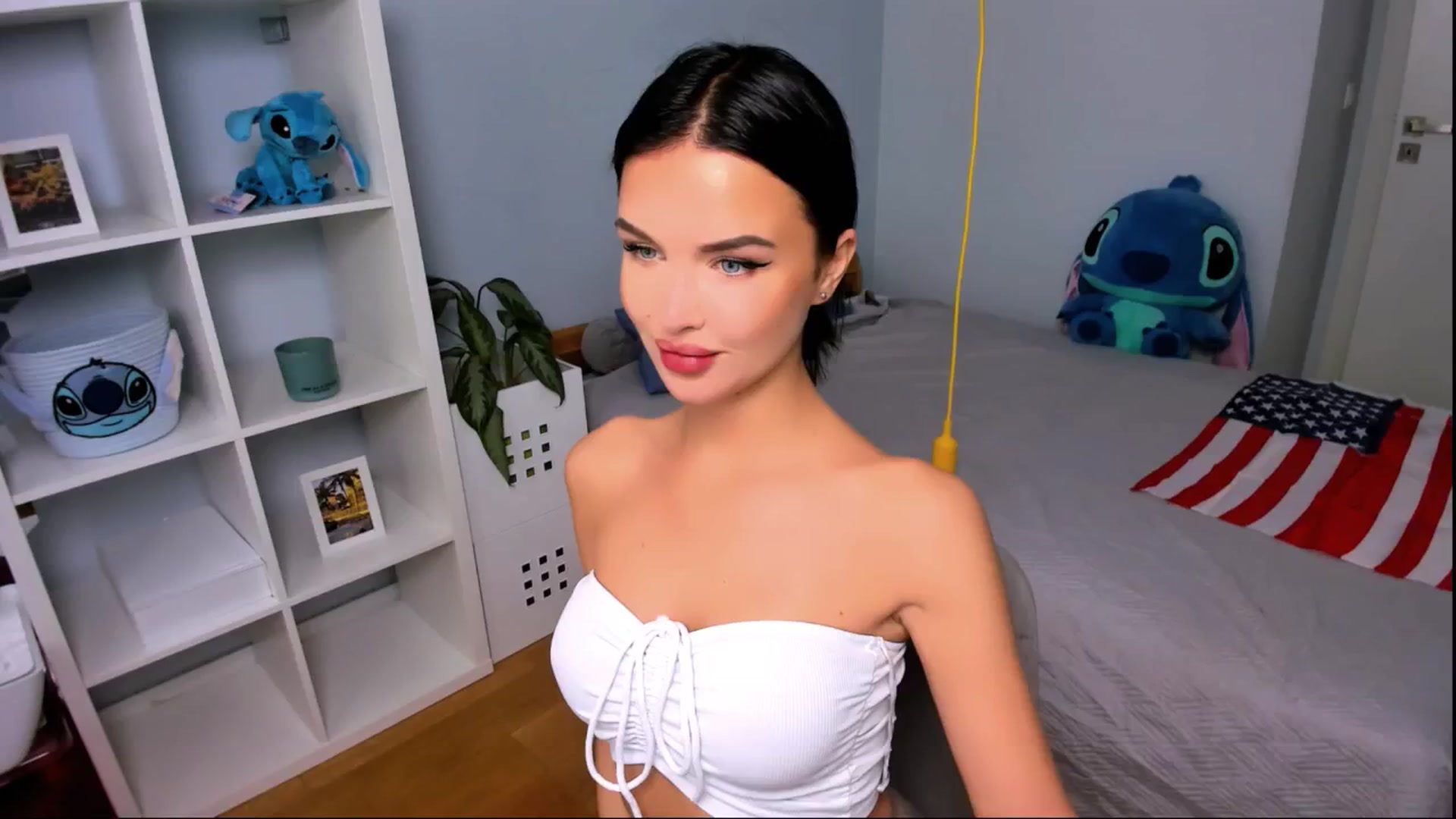 Gallery image thumbnail from LaNuitTresor's myfreecams stream on, 10/21/2024, 13:13 image 12 of 20