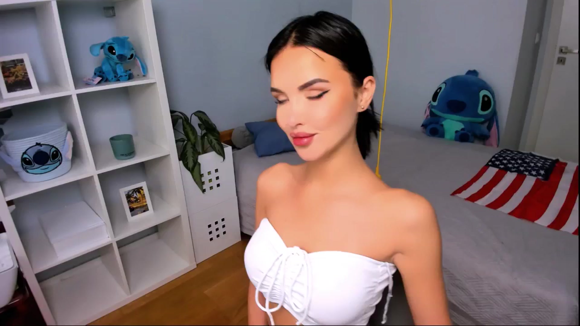 Gallery image thumbnail from LaNuitTresor's myfreecams stream on, 10/21/2024, 13:13 image 8 of 20