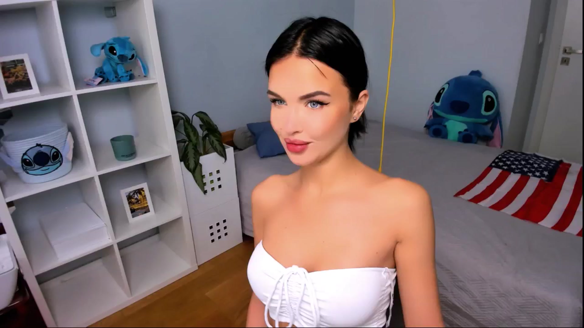 Gallery image thumbnail from LaNuitTresor's myfreecams stream on, 10/21/2024, 13:13 image 6 of 20