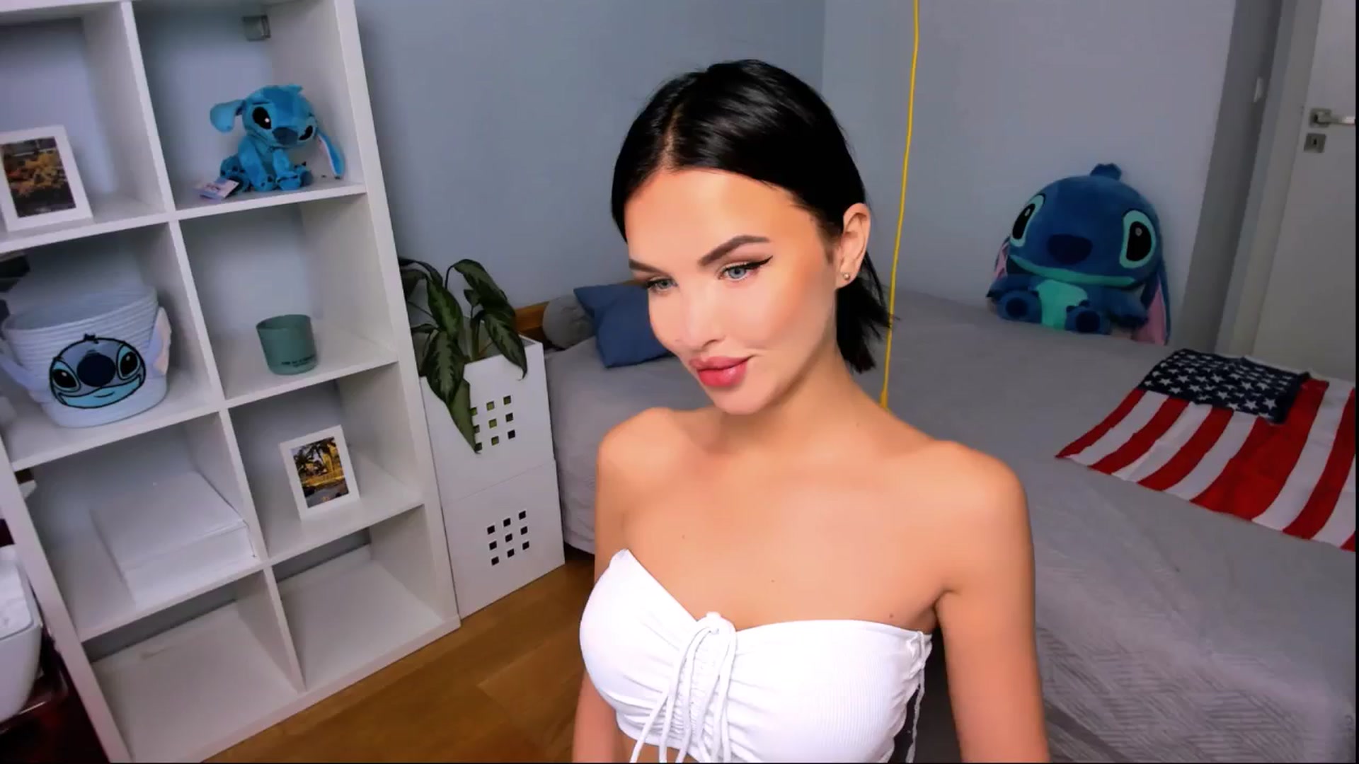 Gallery image thumbnail from LaNuitTresor's myfreecams stream on, 10/21/2024, 13:13 image 15 of 20