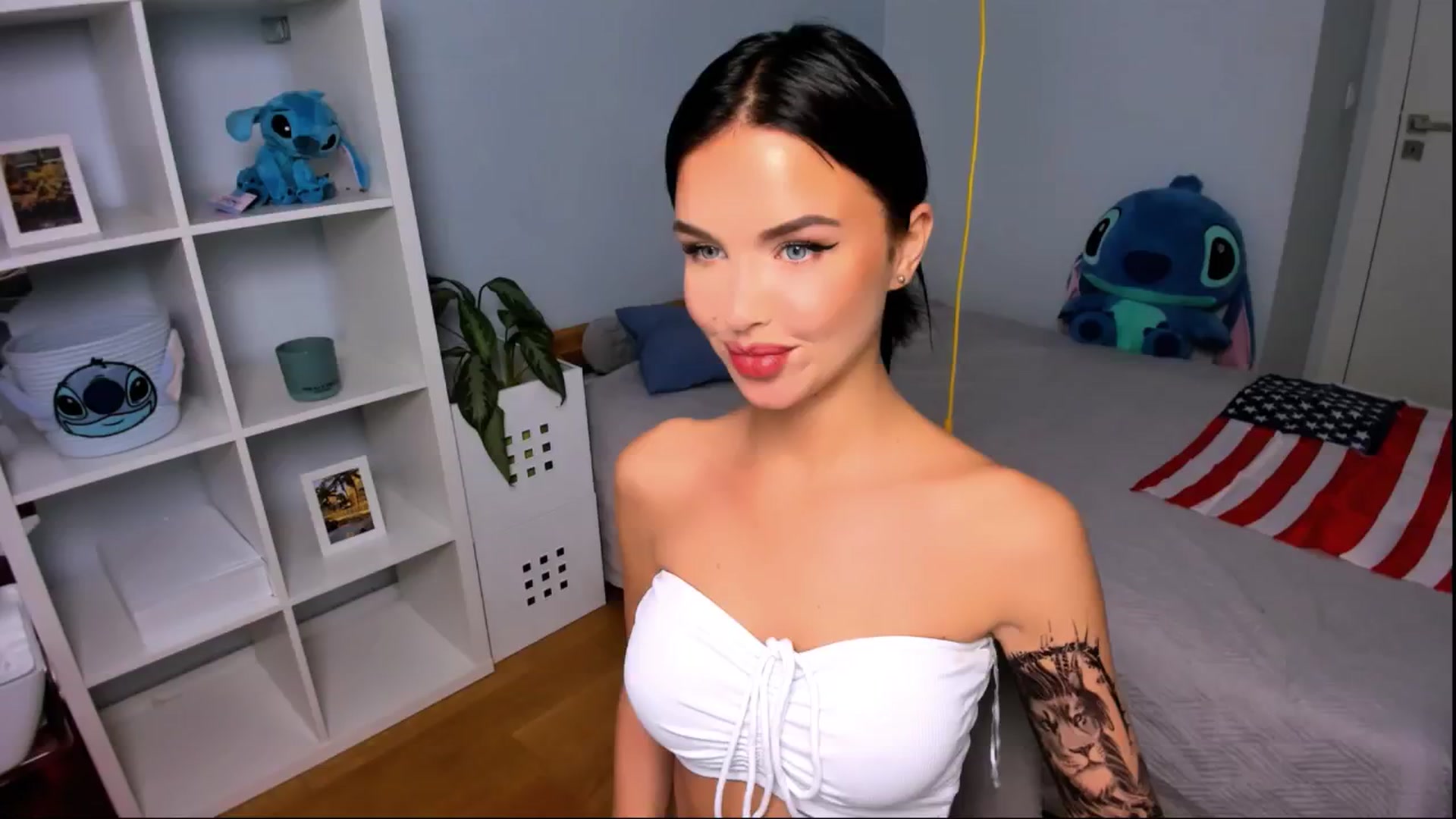 Gallery image thumbnail from LaNuitTresor's myfreecams stream on, 10/21/2024, 14:30 image 18 of 20