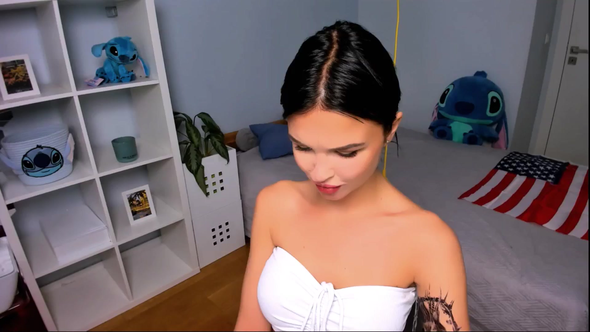 Gallery image thumbnail from LaNuitTresor's myfreecams stream on, 10/21/2024, 14:30 image 19 of 20