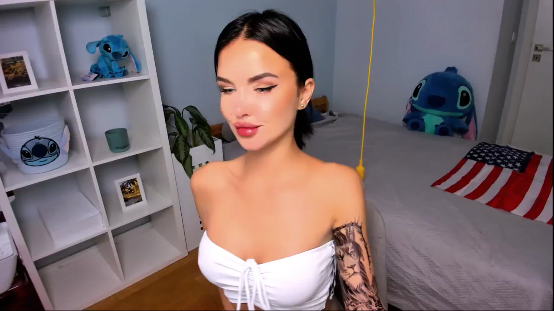Gallery image thumbnail from LaNuitTresor's myfreecams stream on, 10/21/2024, 14:30 image 1 of 20