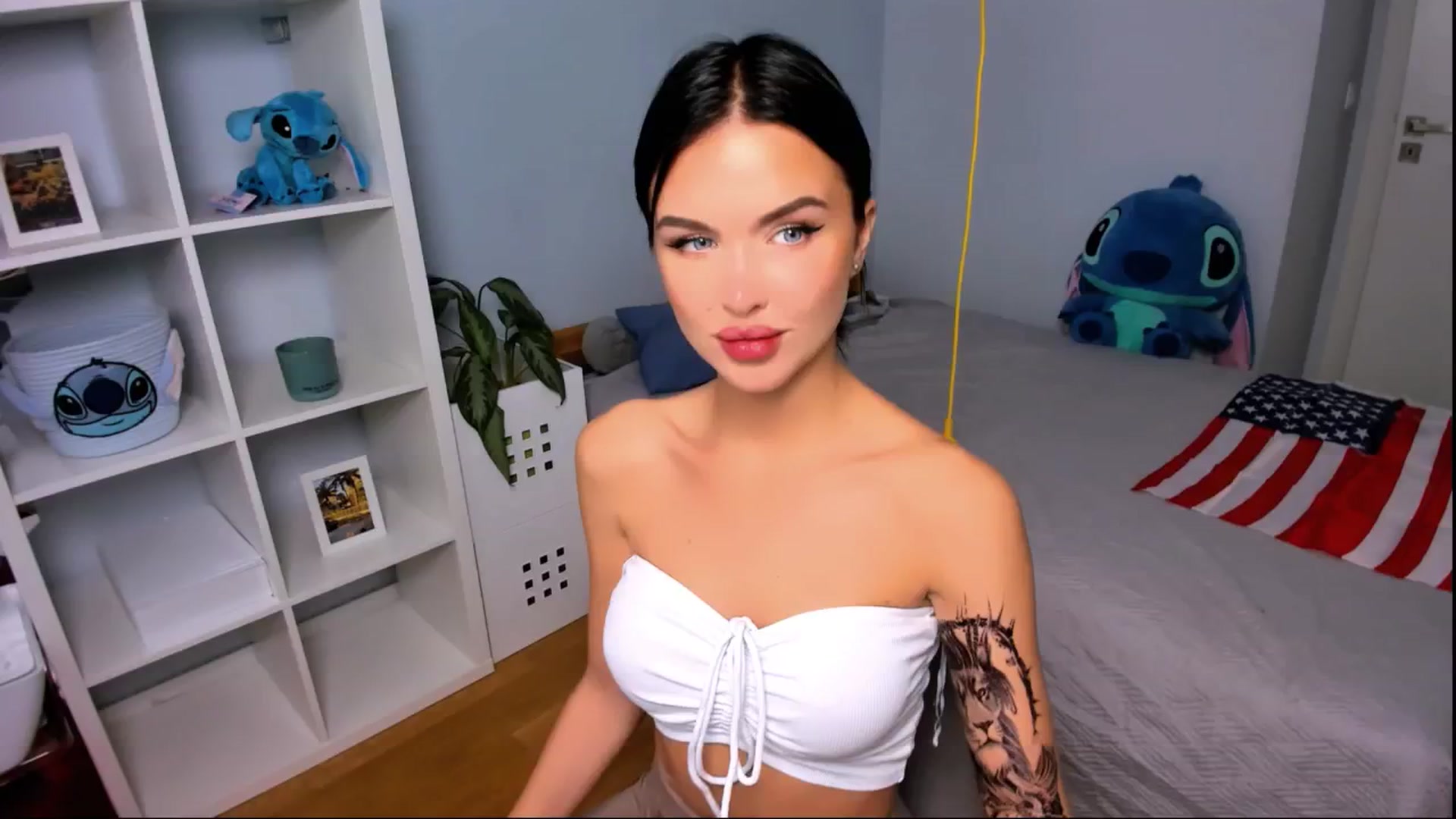 Gallery image thumbnail from LaNuitTresor's myfreecams stream on, 10/21/2024, 14:30 image 2 of 20