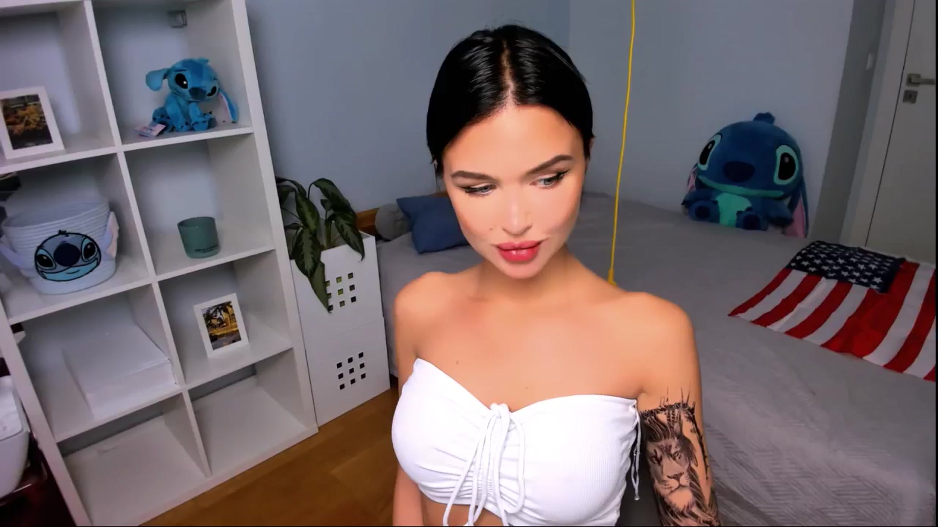 Gallery image thumbnail from LaNuitTresor's myfreecams stream on, 10/21/2024, 14:30 image 17 of 20