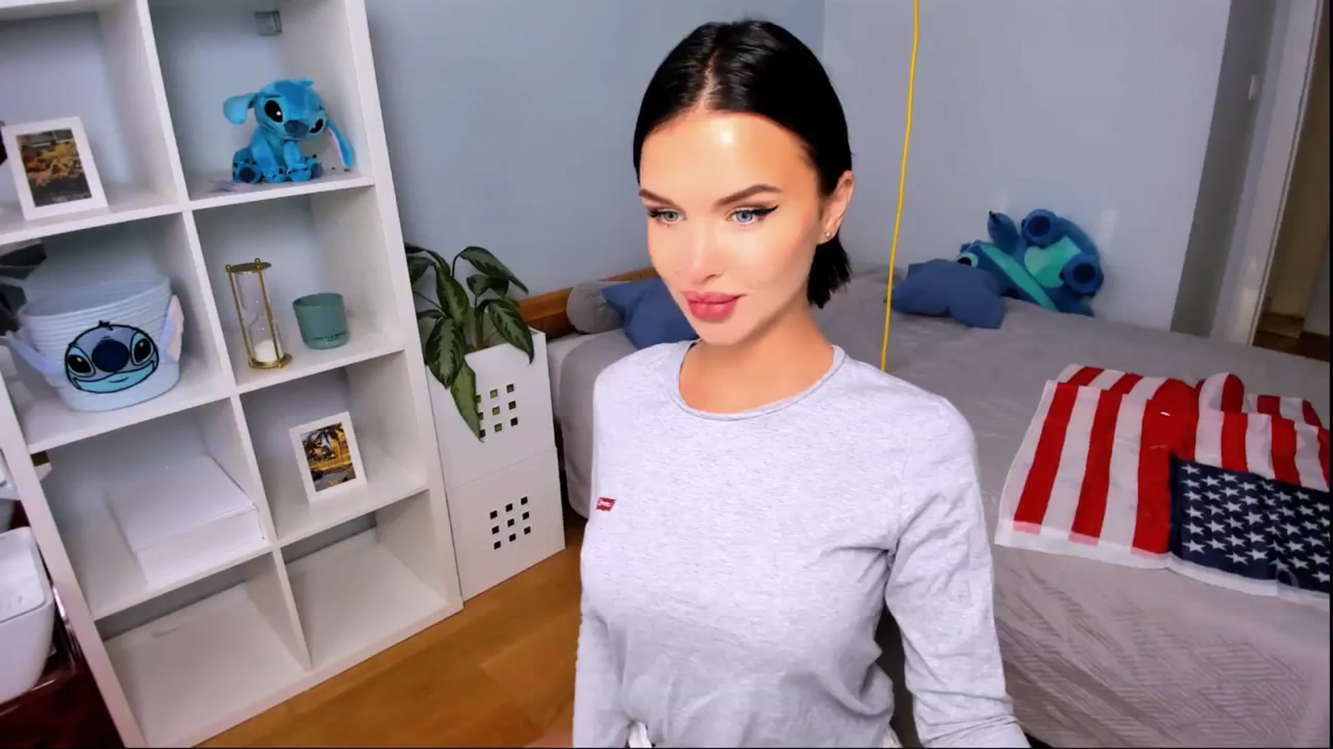 Gallery image thumbnail from LaNuitTresor's myfreecams stream on, 10/22/2024, 12:54 image 16 of 20