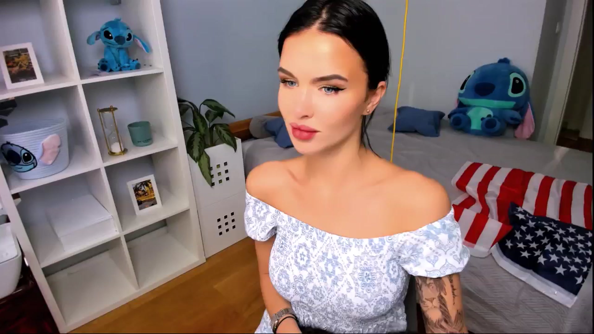 Gallery image thumbnail from LaNuitTresor's myfreecams stream on, 10/23/2024, 12:21 image 19 of 20
