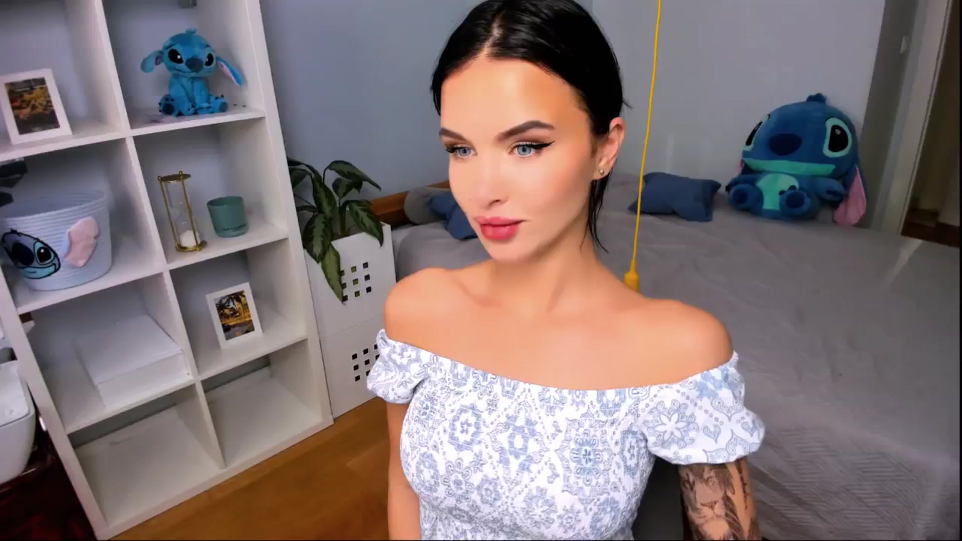 Gallery image thumbnail from LaNuitTresor's myfreecams stream on, 10/23/2024, 12:21 image 20 of 20