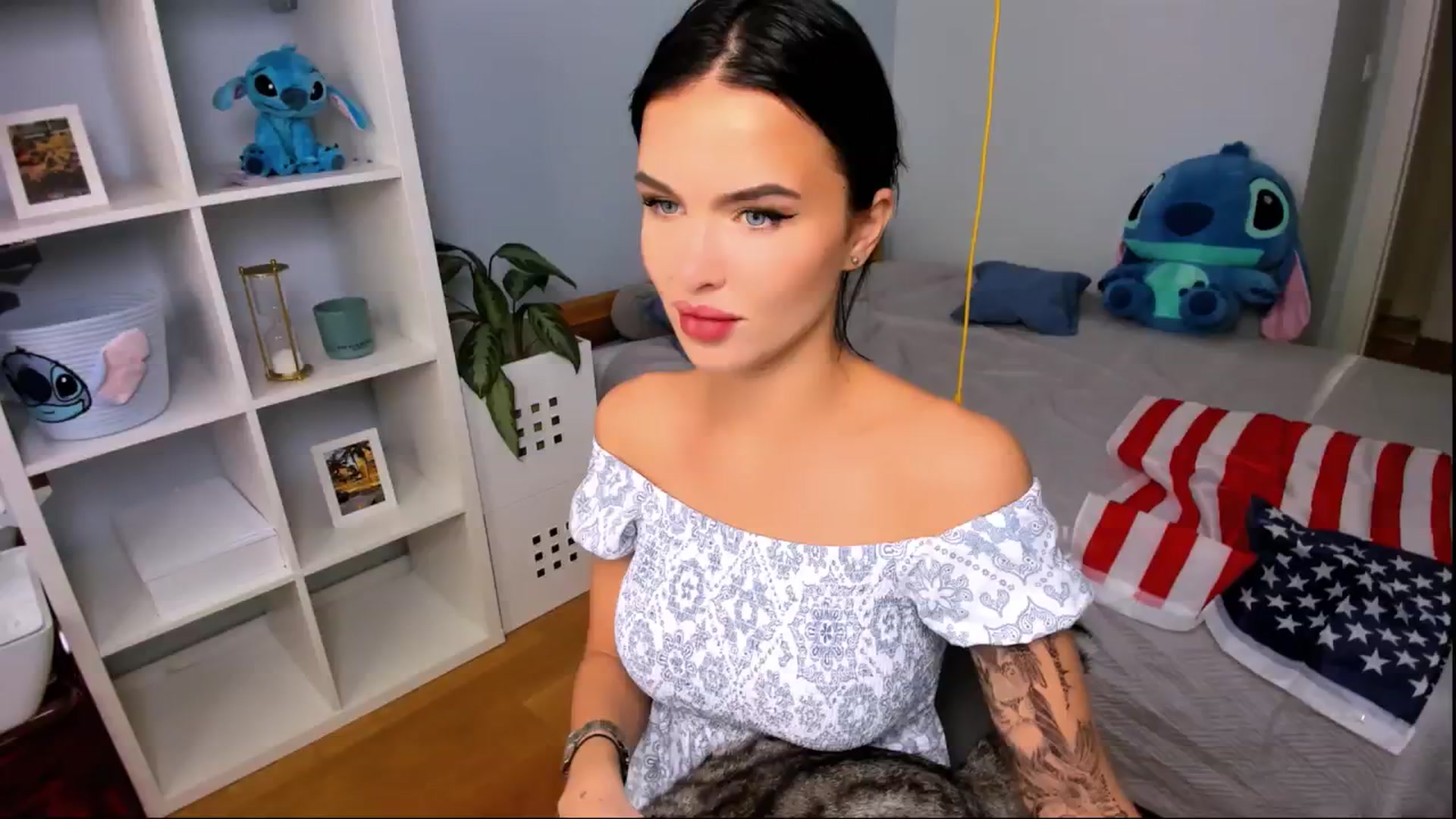 Gallery image thumbnail from LaNuitTresor's myfreecams stream on, 10/23/2024, 12:21 image 16 of 20