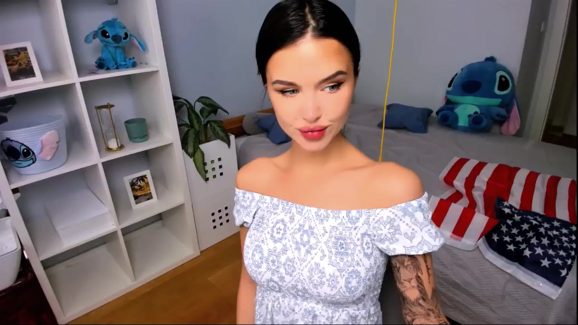 Gallery image thumbnail from LaNuitTresor's myfreecams stream on, 10/23/2024, 12:21 image 13 of 20