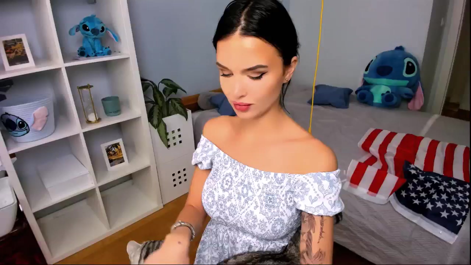 Gallery image thumbnail from LaNuitTresor's myfreecams stream on, 10/23/2024, 12:21 image 15 of 20
