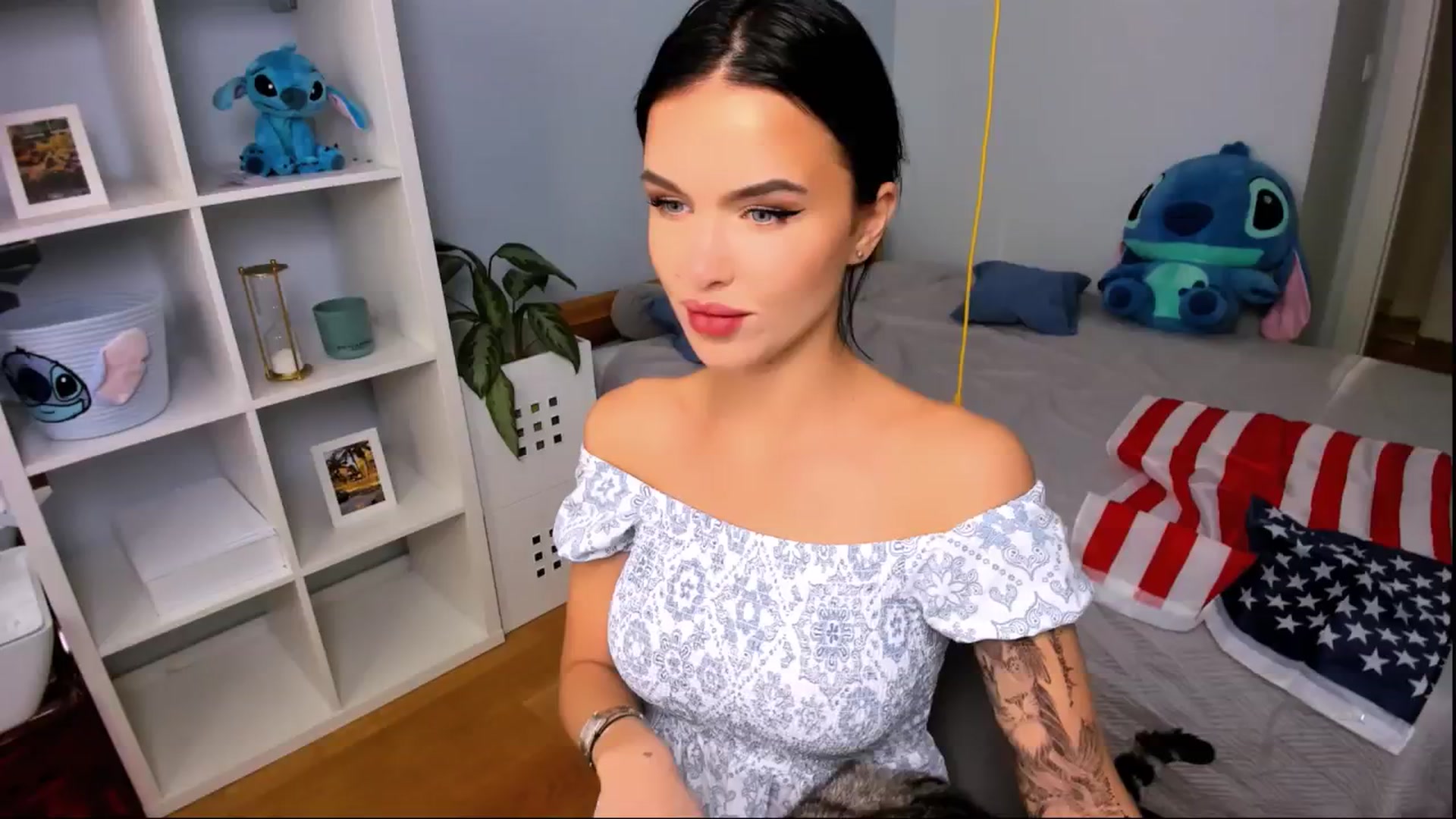 Gallery image thumbnail from LaNuitTresor's myfreecams stream on, 10/23/2024, 12:21 image 17 of 20
