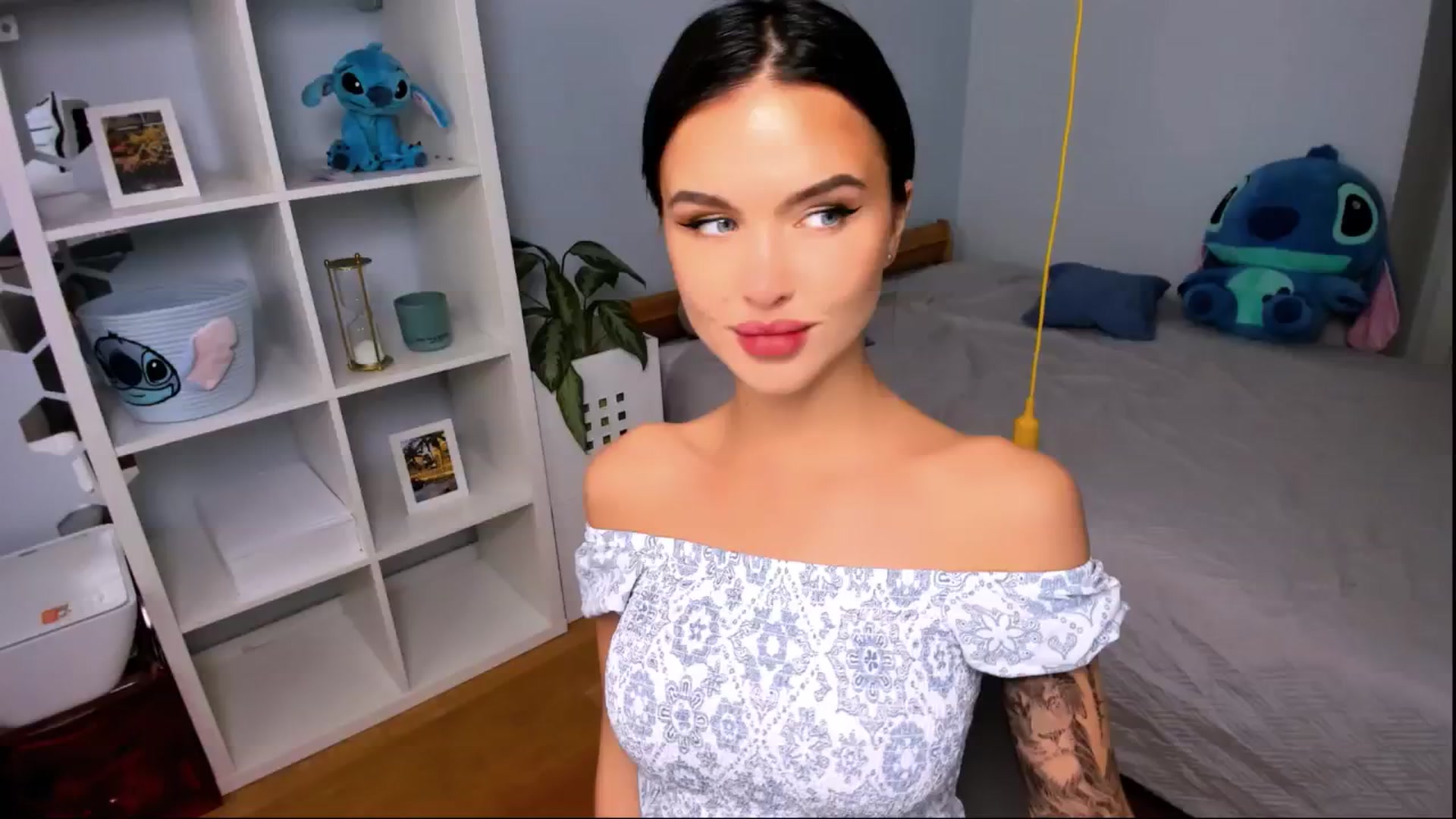 Gallery image thumbnail from LaNuitTresor's myfreecams stream on, 10/23/2024, 12:43 image 20 of 20