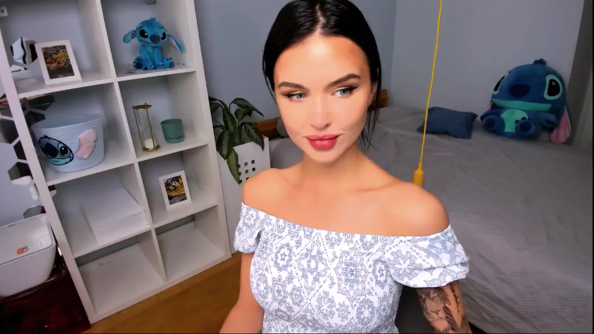 Gallery image thumbnail from LaNuitTresor's myfreecams stream on, 10/23/2024, 12:43 image 17 of 20