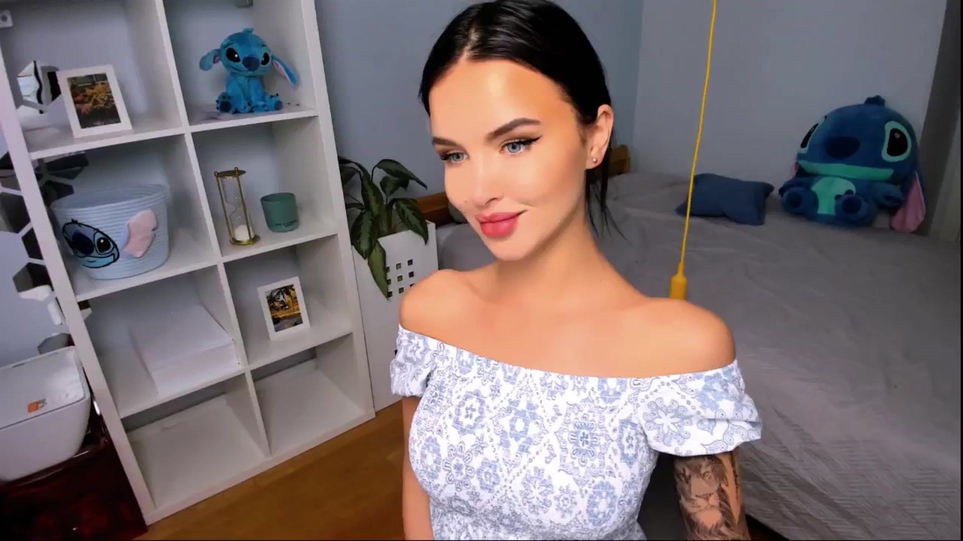 Gallery image thumbnail from LaNuitTresor's myfreecams stream on, 10/23/2024, 12:43 image 19 of 20