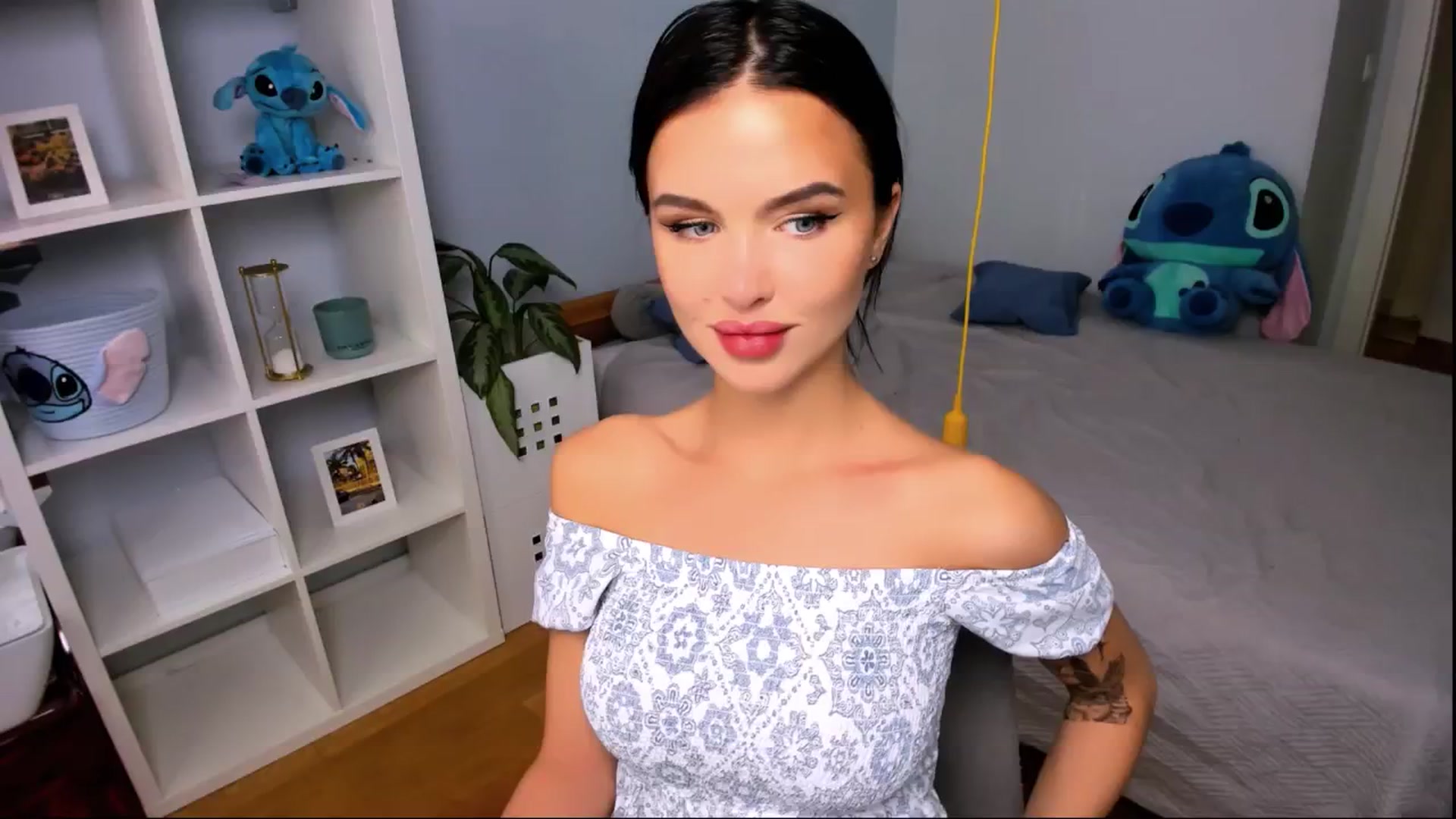 Gallery image thumbnail from LaNuitTresor's myfreecams stream on, 10/23/2024, 12:43 image 3 of 20