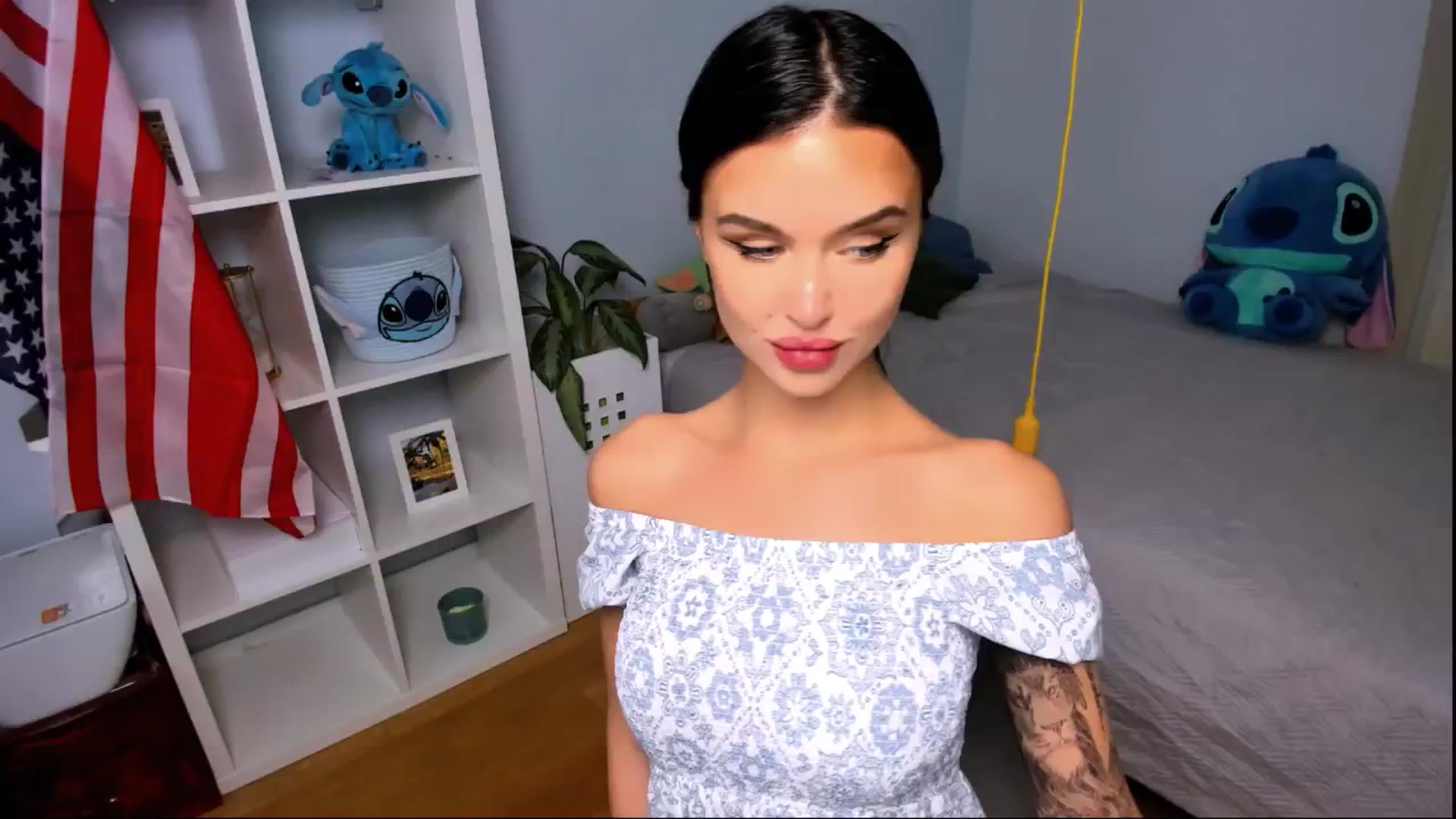 Gallery image thumbnail from LaNuitTresor's myfreecams stream on, 10/23/2024, 14:16 image 17 of 20