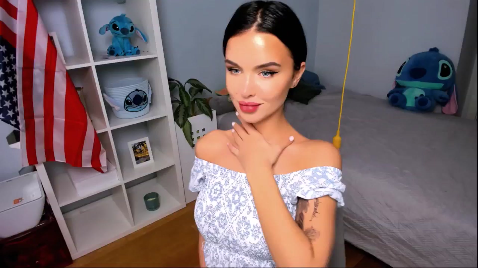 Gallery image thumbnail from LaNuitTresor's myfreecams stream on, 10/23/2024, 14:16 image 9 of 20
