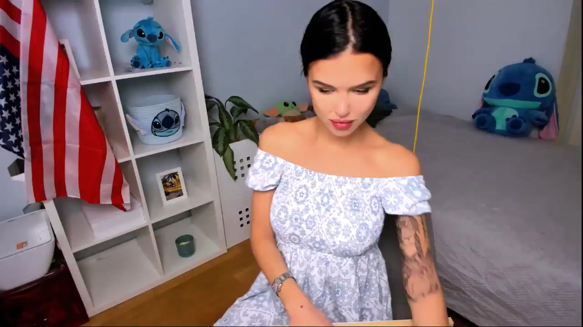 Gallery image thumbnail from LaNuitTresor's myfreecams stream on, 10/23/2024, 14:16 image 10 of 20