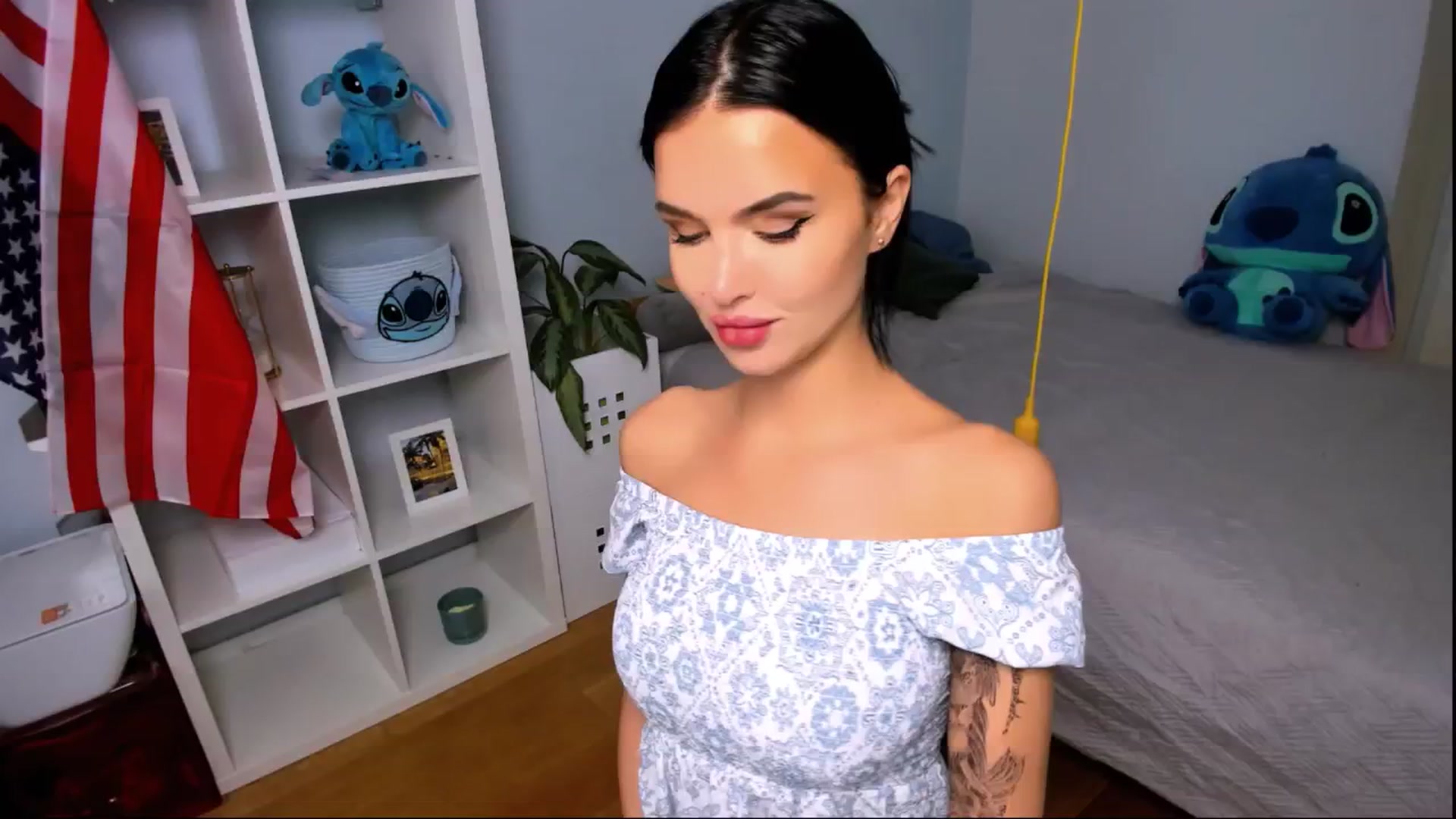 Gallery image thumbnail from LaNuitTresor's myfreecams stream on, 10/23/2024, 14:16 image 18 of 20