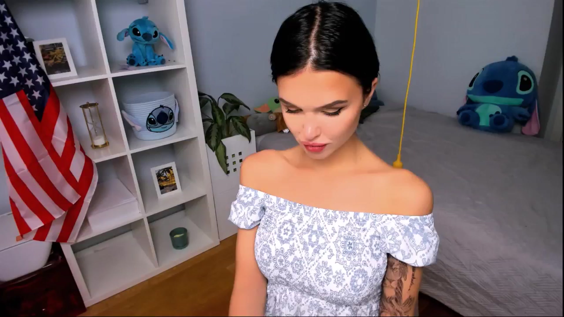 Gallery image thumbnail from LaNuitTresor's myfreecams stream on, 10/23/2024, 14:16 image 3 of 20