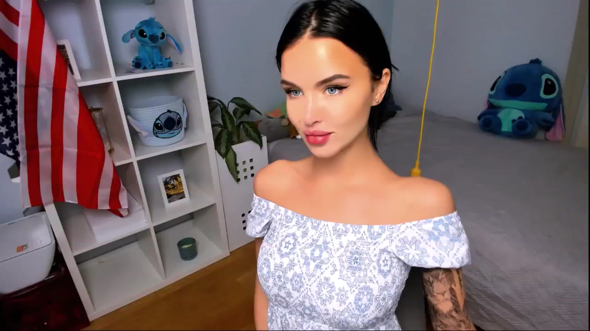Gallery image thumbnail from LaNuitTresor's myfreecams stream on, 10/23/2024, 14:16 image 16 of 20