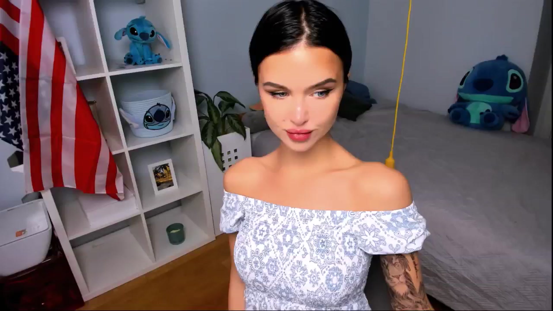 Gallery image thumbnail from LaNuitTresor's myfreecams stream on, 10/23/2024, 14:16 image 7 of 20