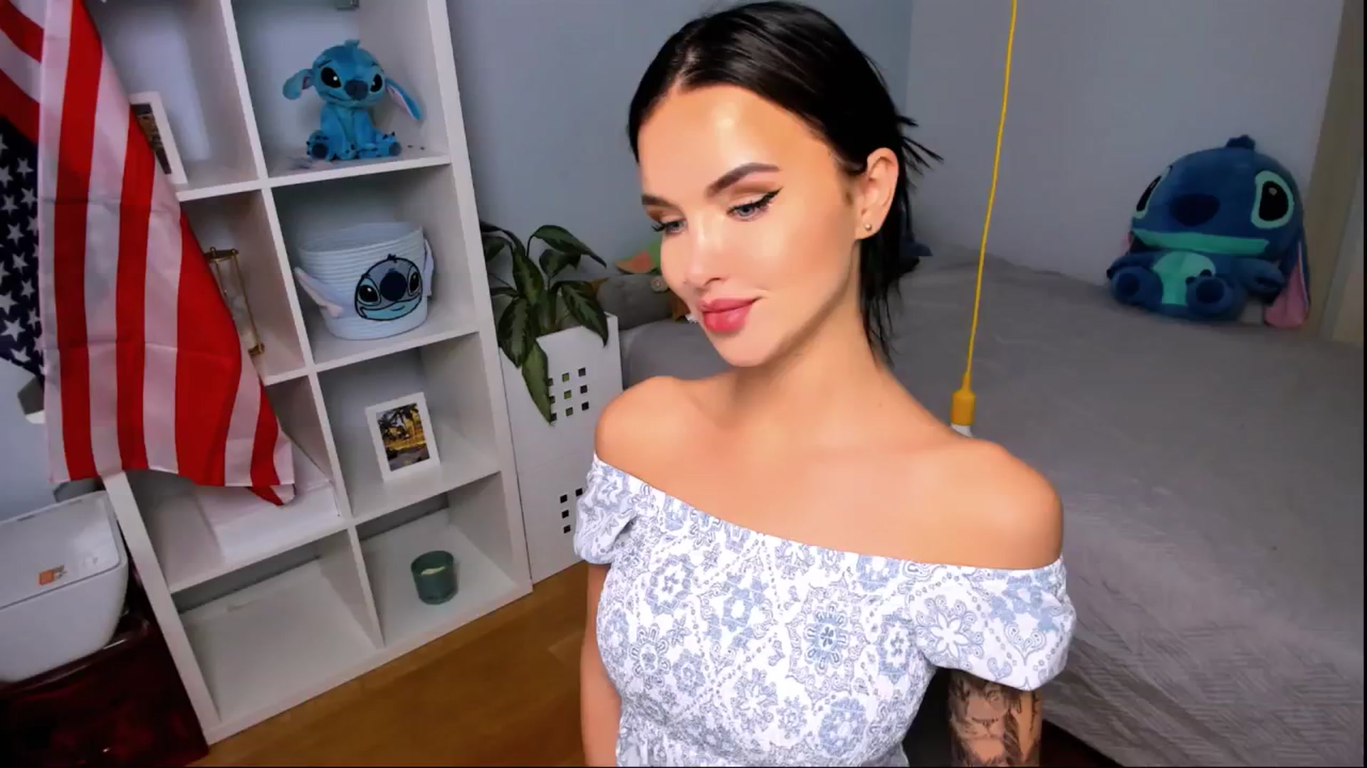 Gallery image thumbnail from LaNuitTresor's myfreecams stream on, 10/23/2024, 14:16 image 19 of 20