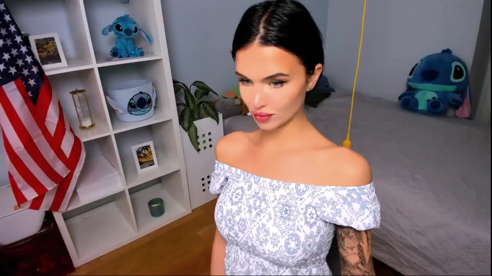 Gallery image thumbnail from LaNuitTresor's myfreecams stream on, 10/23/2024, 14:16 image 2 of 20