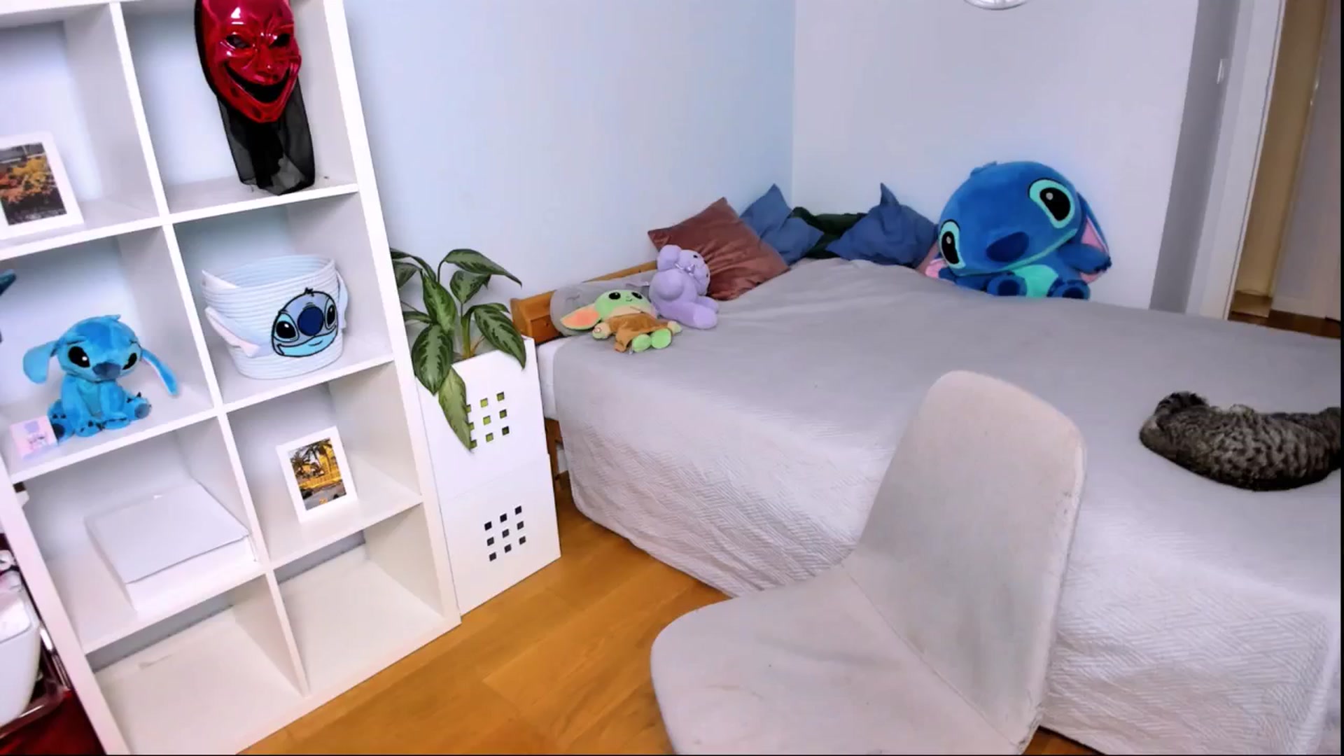 Gallery image thumbnail from LaNuitTresor's myfreecams stream on, 10/25/2024, 16:38 image 8 of 20
