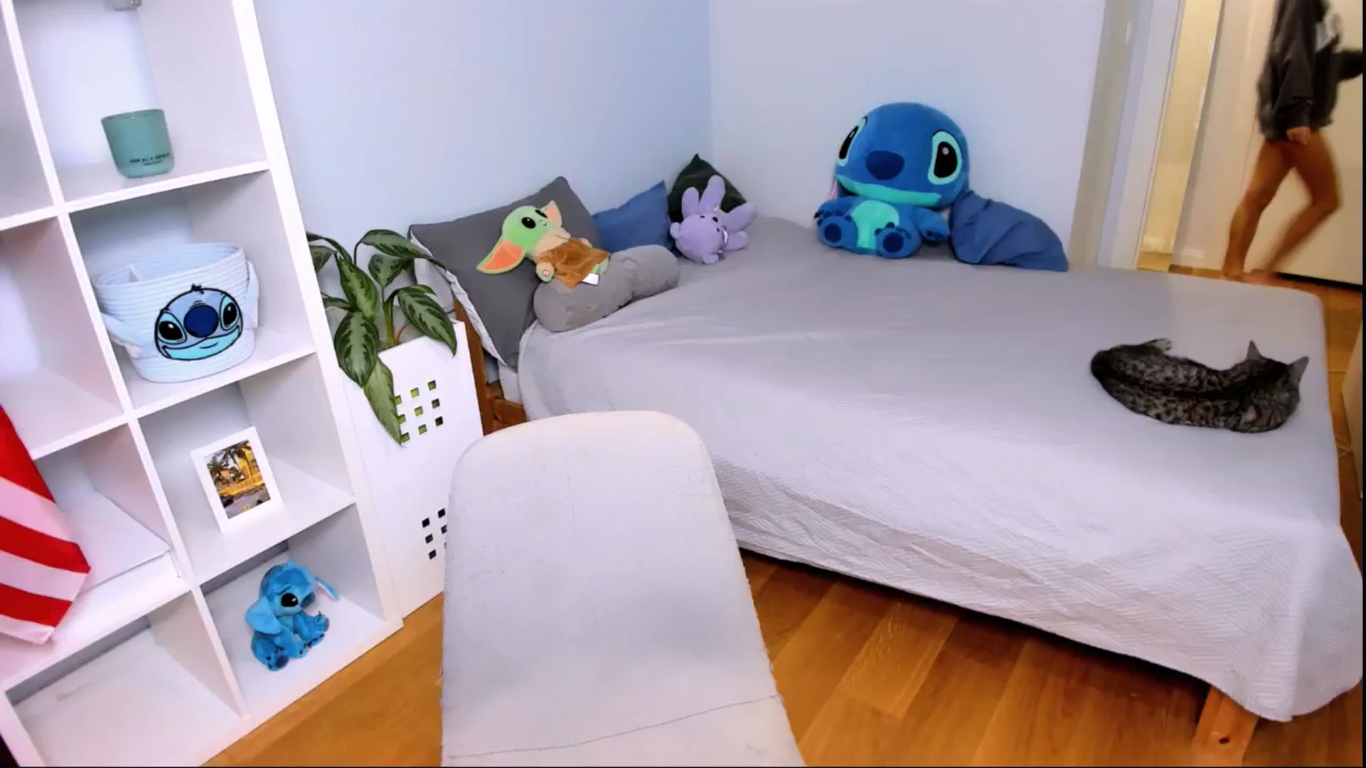 Gallery image thumbnail from LaNuitTresor's myfreecams stream on, 10/27/2024, 15:00 image 12 of 20