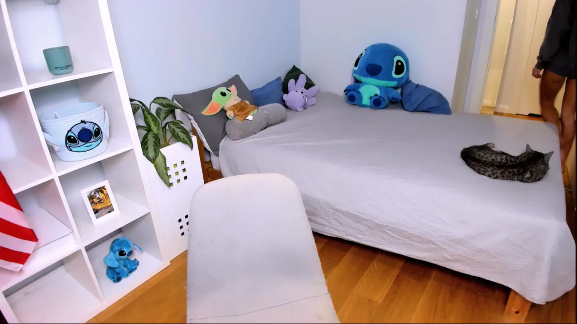 Gallery image thumbnail from LaNuitTresor's myfreecams stream on, 10/27/2024, 15:00 image 11 of 20