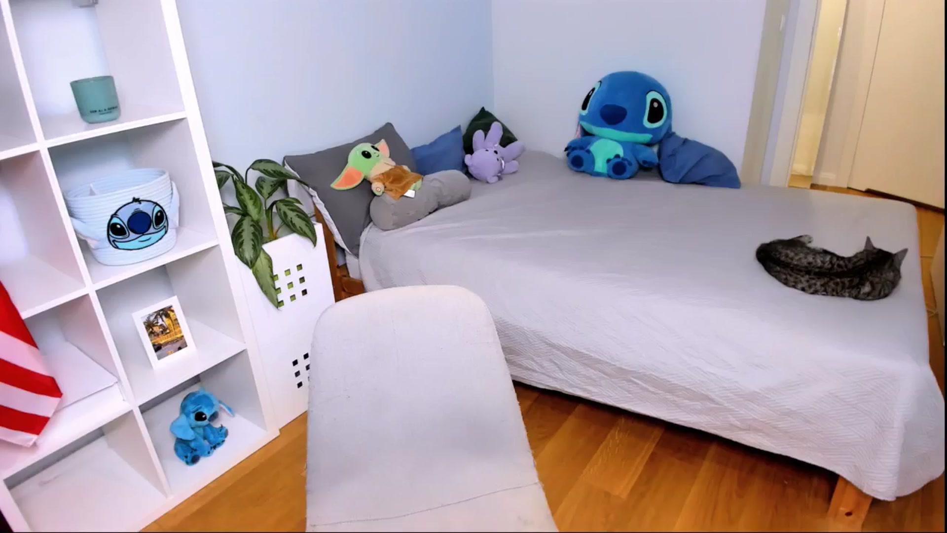 Gallery image thumbnail from LaNuitTresor's myfreecams stream on, 10/27/2024, 15:00 image 17 of 20