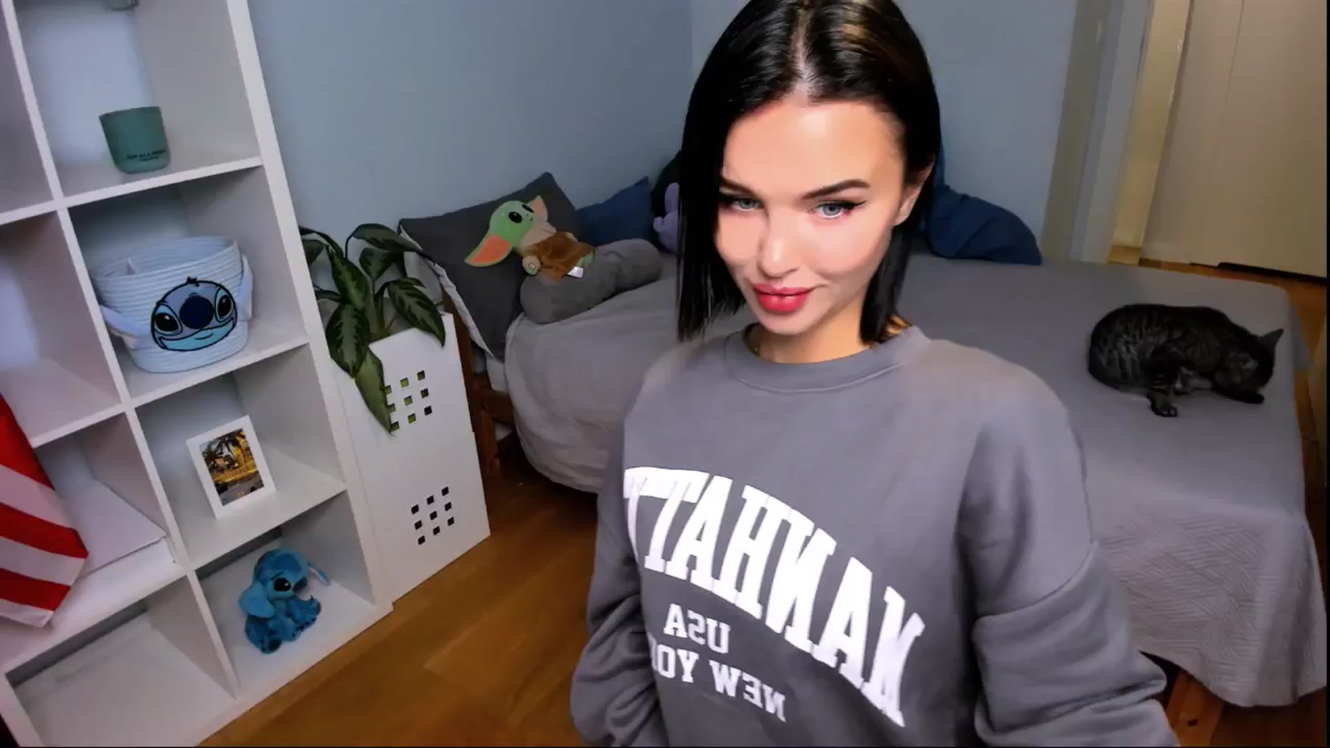 Gallery image thumbnail from LaNuitTresor's myfreecams stream on, 10/27/2024, 15:00 image 5 of 20