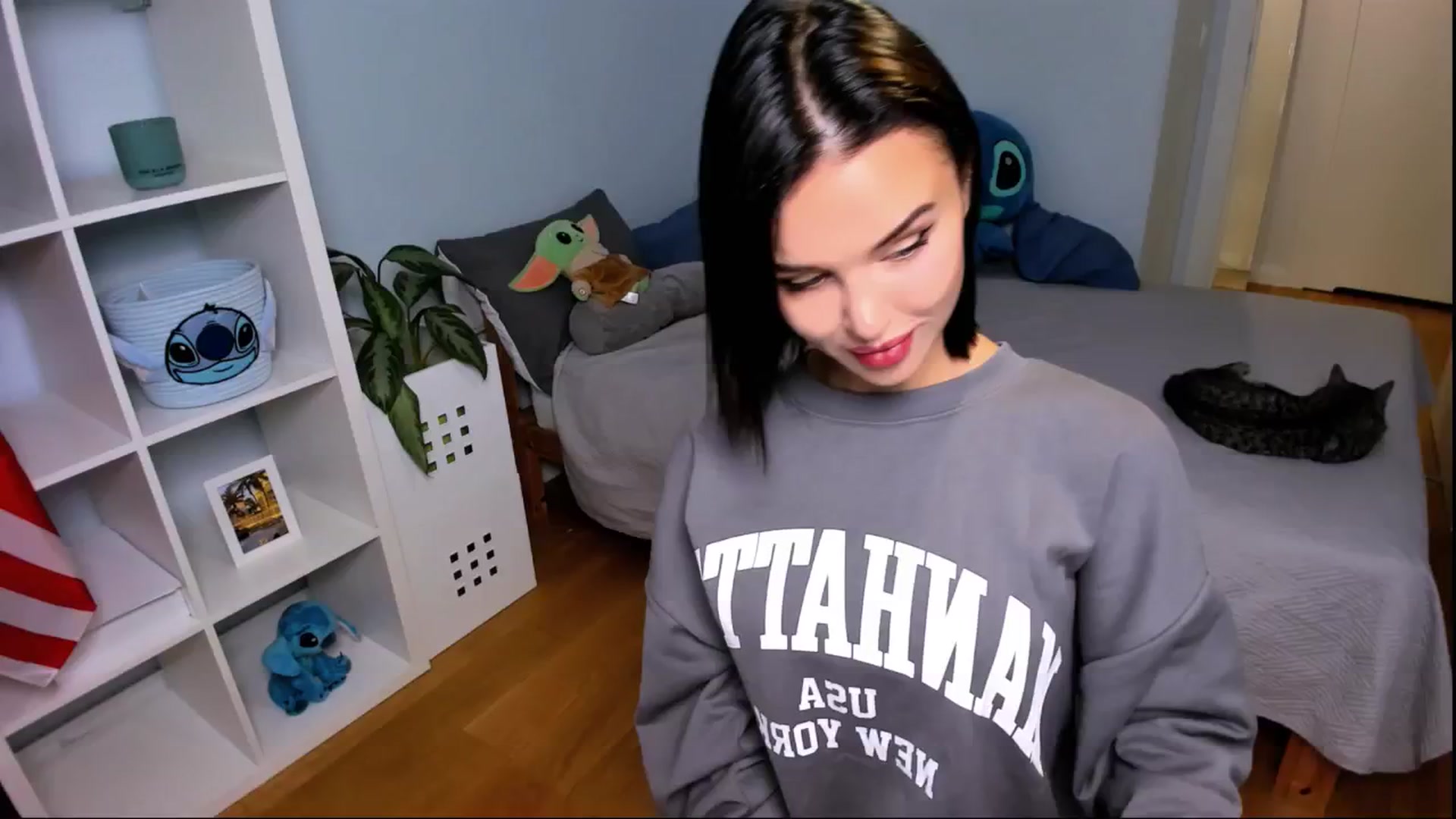 Gallery image thumbnail from LaNuitTresor's myfreecams stream on, 10/27/2024, 15:00 image 10 of 20