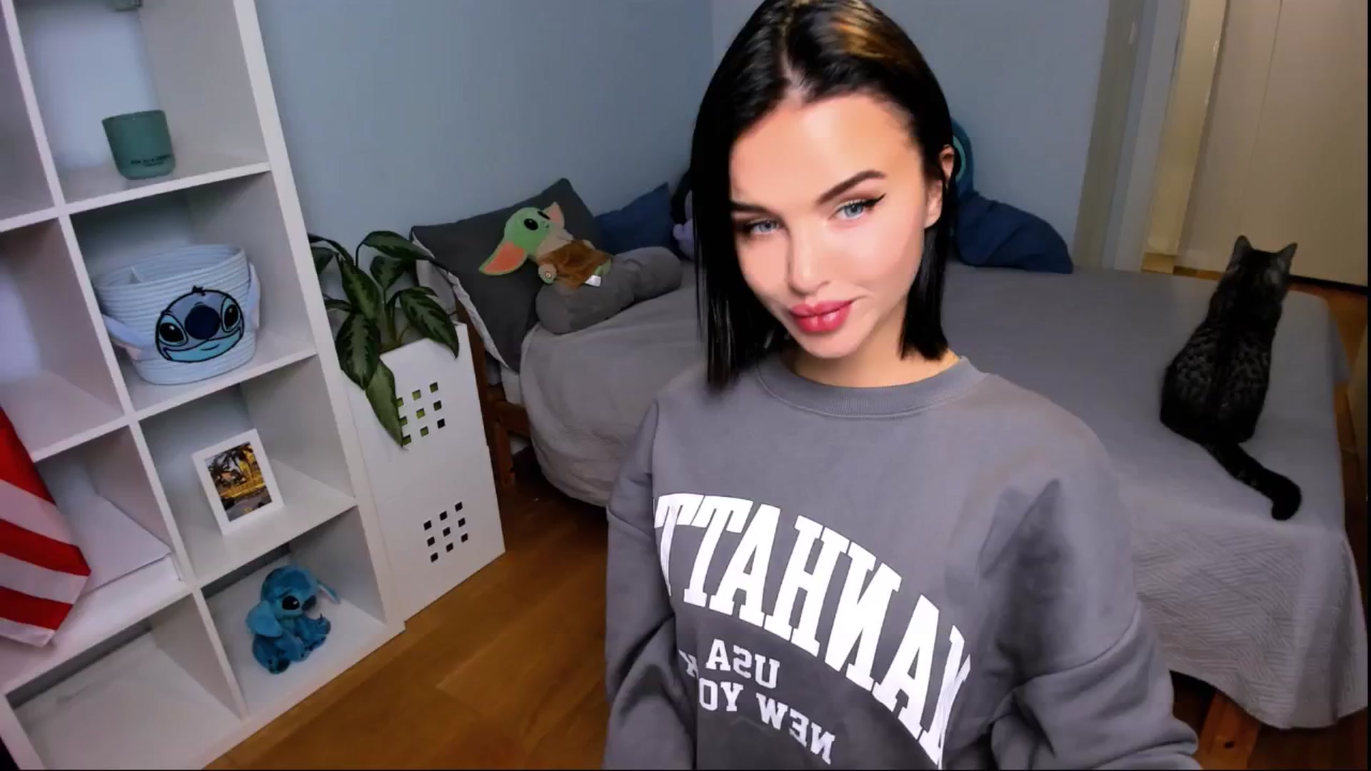 Gallery image thumbnail from LaNuitTresor's myfreecams stream on, 10/27/2024, 15:00 image 3 of 20